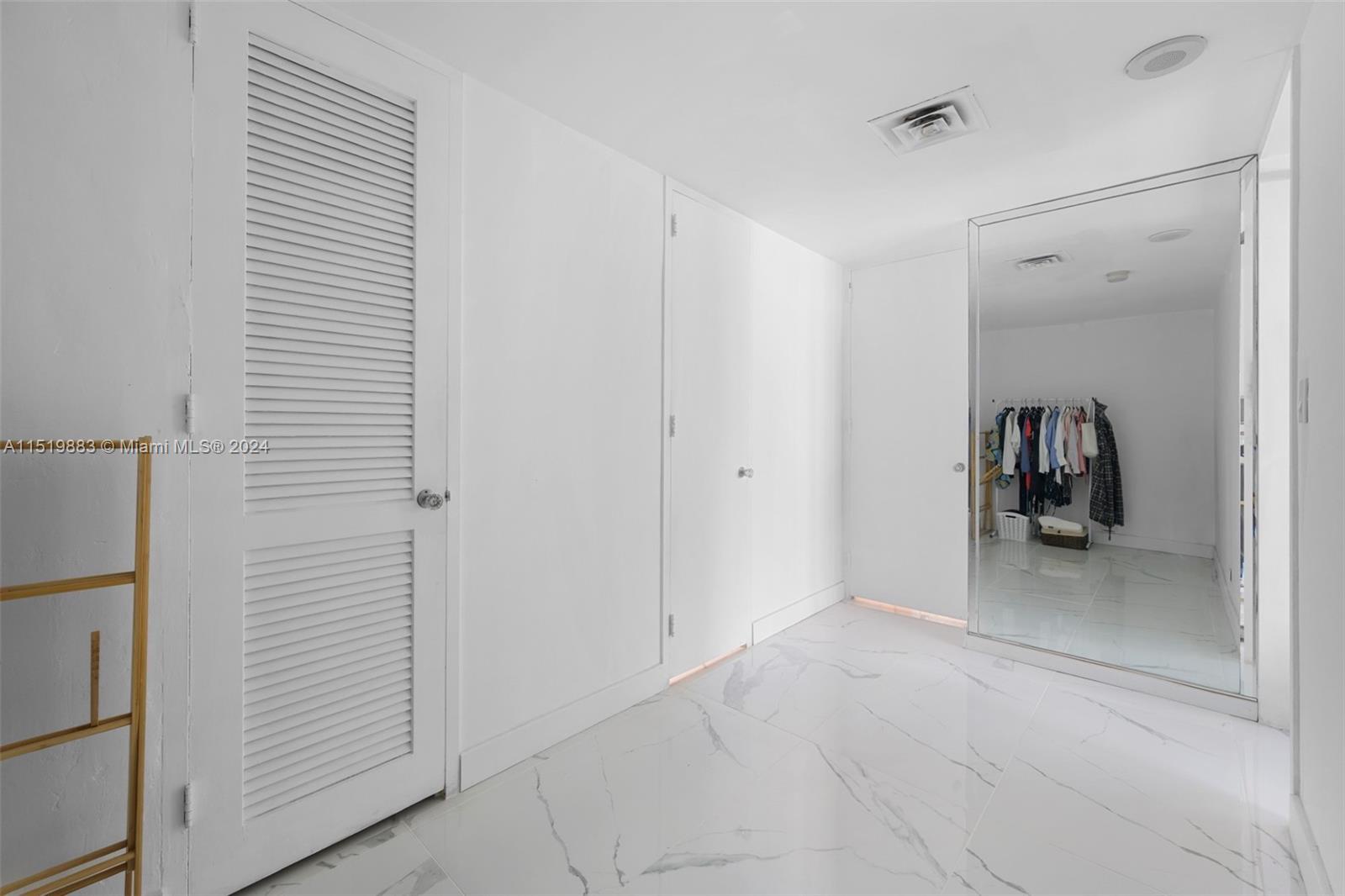 5055 Collins Ave, Miami Beach, FL, 33140 United States, 1 Bedroom Bedrooms, ,1 BathroomBathrooms,Residential,For Sale,Collins Ave,A11519883