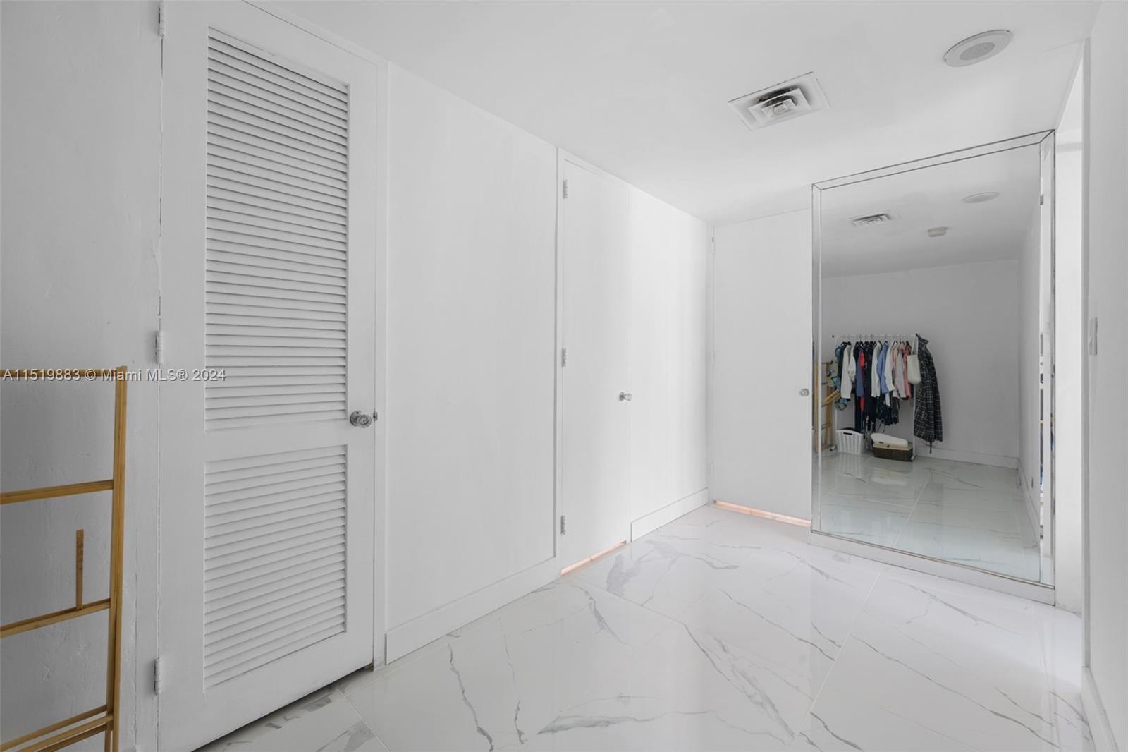 5055 Collins Ave 5A, Miami Beach, Florida 33140, 1 Bedroom Bedrooms, ,1 BathroomBathrooms,Residential,For Sale,5055 Collins Ave 5A,A11519883