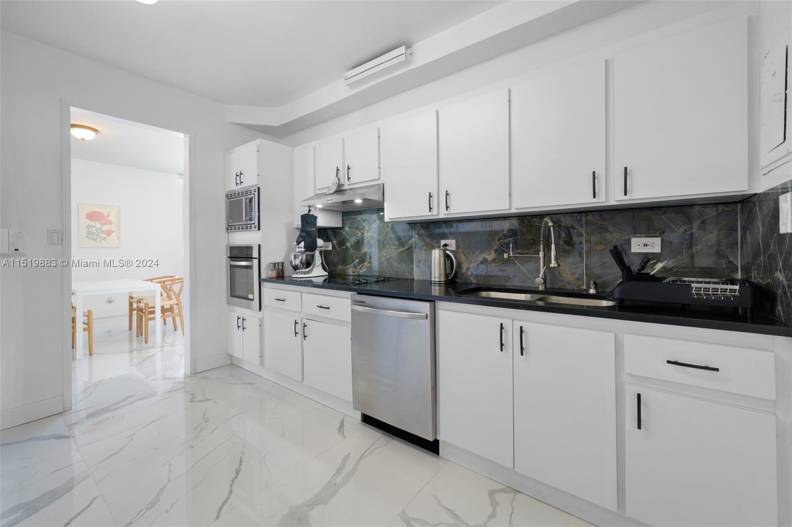 5055 Collins Ave, Miami Beach, FL, 33140 United States, 1 Bedroom Bedrooms, ,1 BathroomBathrooms,Residential,For Sale,Collins Ave,A11519883