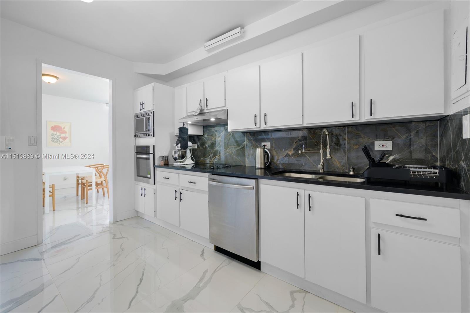 5055 Collins Ave 5A, Miami Beach, Florida 33140, 1 Bedroom Bedrooms, ,1 BathroomBathrooms,Residential,For Sale,5055 Collins Ave 5A,A11519883