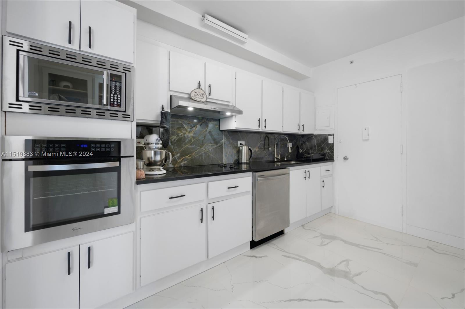 5055 Collins Ave 5A, Miami Beach, Florida 33140, 1 Bedroom Bedrooms, ,1 BathroomBathrooms,Residential,For Sale,5055 Collins Ave 5A,A11519883