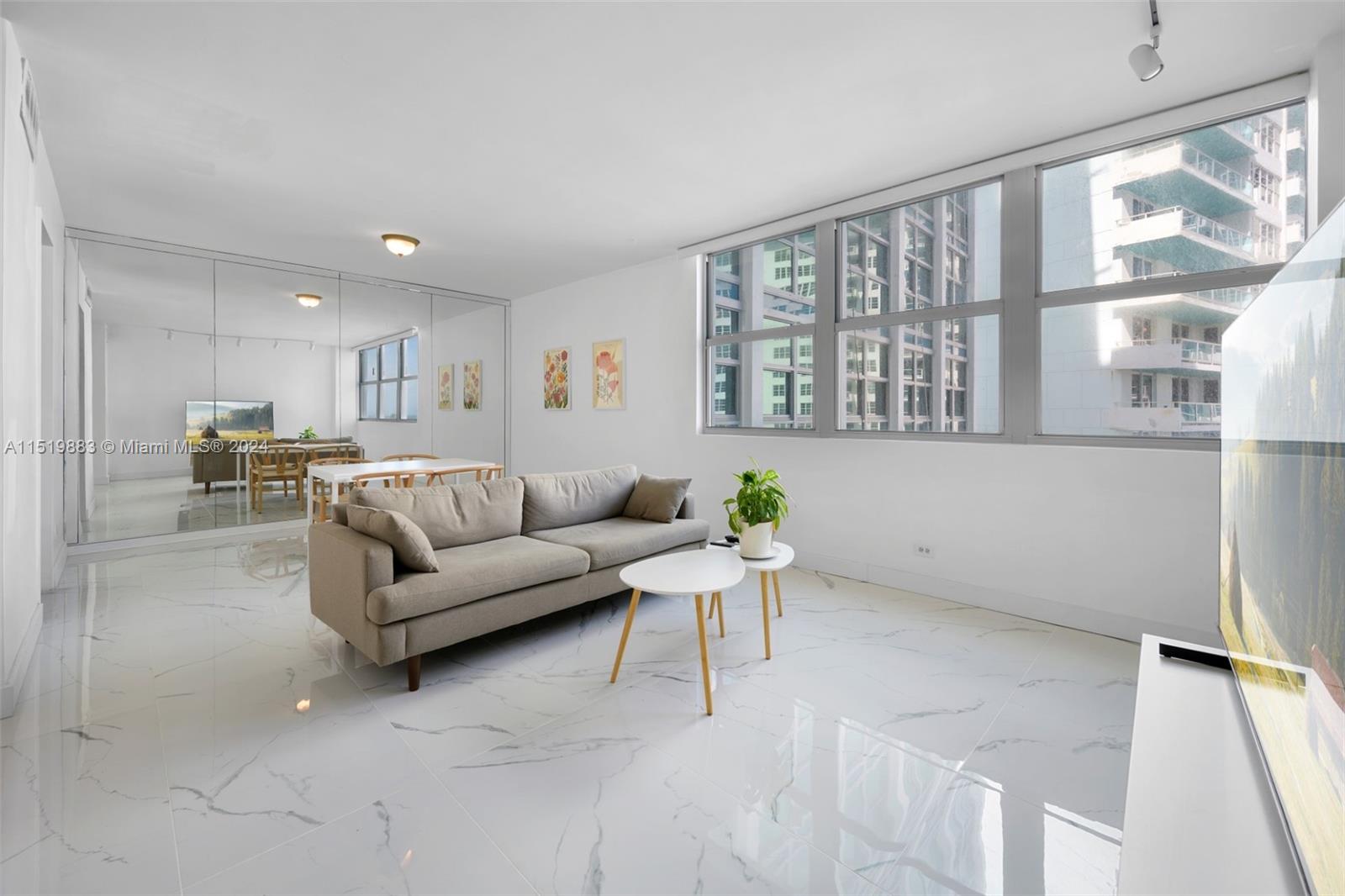 5055 Collins Ave 5A, Miami Beach, Florida 33140, 1 Bedroom Bedrooms, ,1 BathroomBathrooms,Residential,For Sale,5055 Collins Ave 5A,A11519883