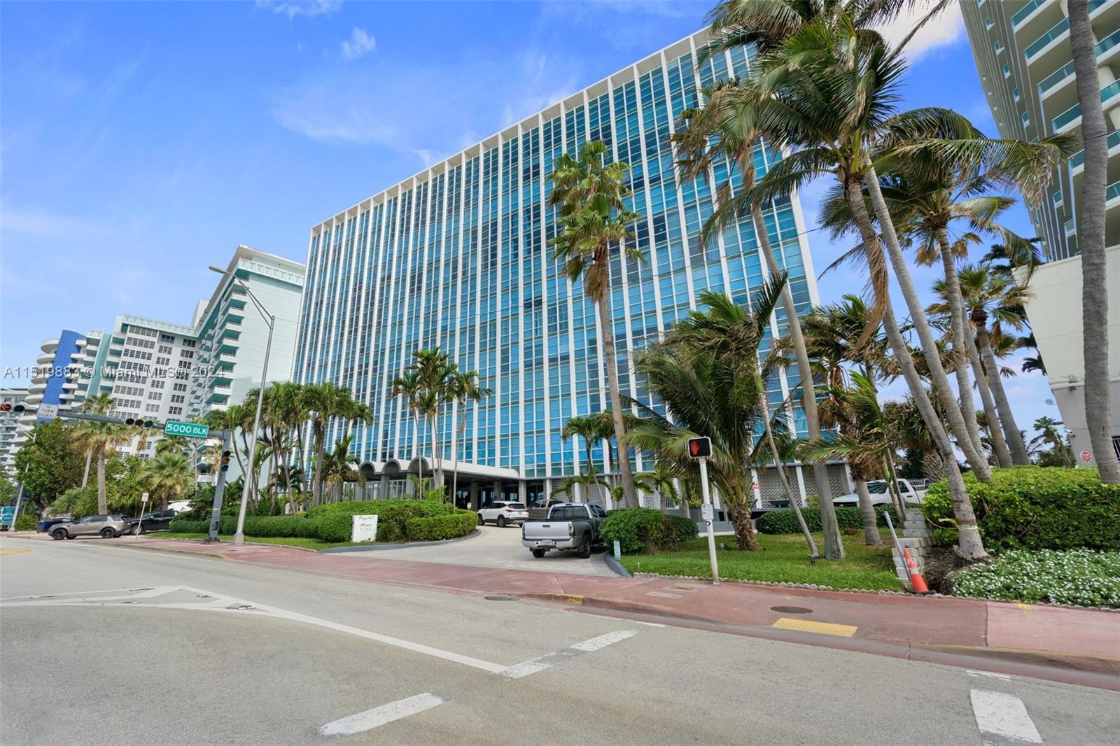 5055 Collins Ave, Miami Beach, FL, 33140 United States, 1 Bedroom Bedrooms, ,1 BathroomBathrooms,Residential,For Sale,Collins Ave,A11519883