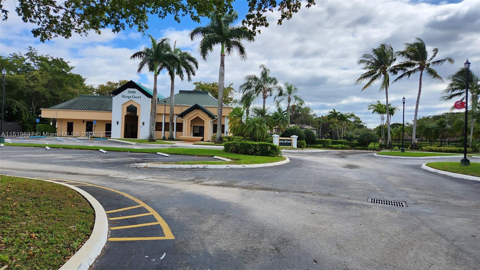 7120 Ashmont Cir 205, Tamarac, Florida 33321, 2 Bedrooms Bedrooms, ,2 BathroomsBathrooms,Residential,For Sale,7120 Ashmont Cir 205,A11519897