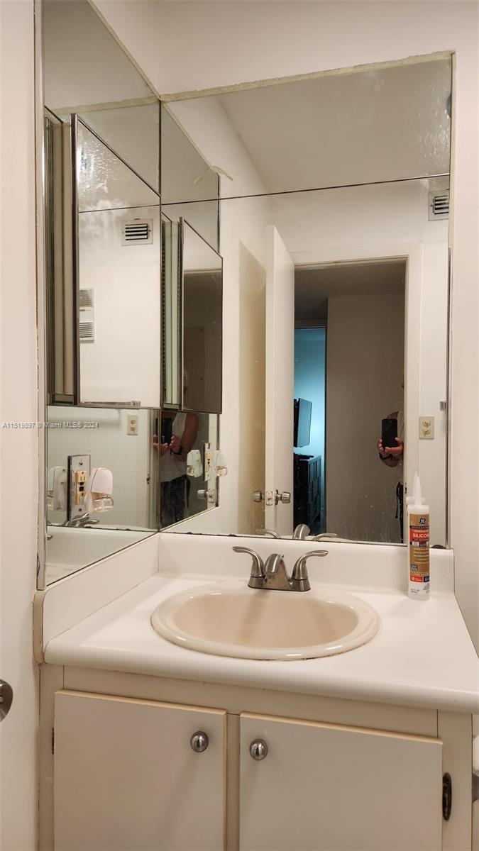 7120 Ashmont Cir 205, Tamarac, Florida 33321, 2 Bedrooms Bedrooms, ,2 BathroomsBathrooms,Residential,For Sale,7120 Ashmont Cir 205,A11519897