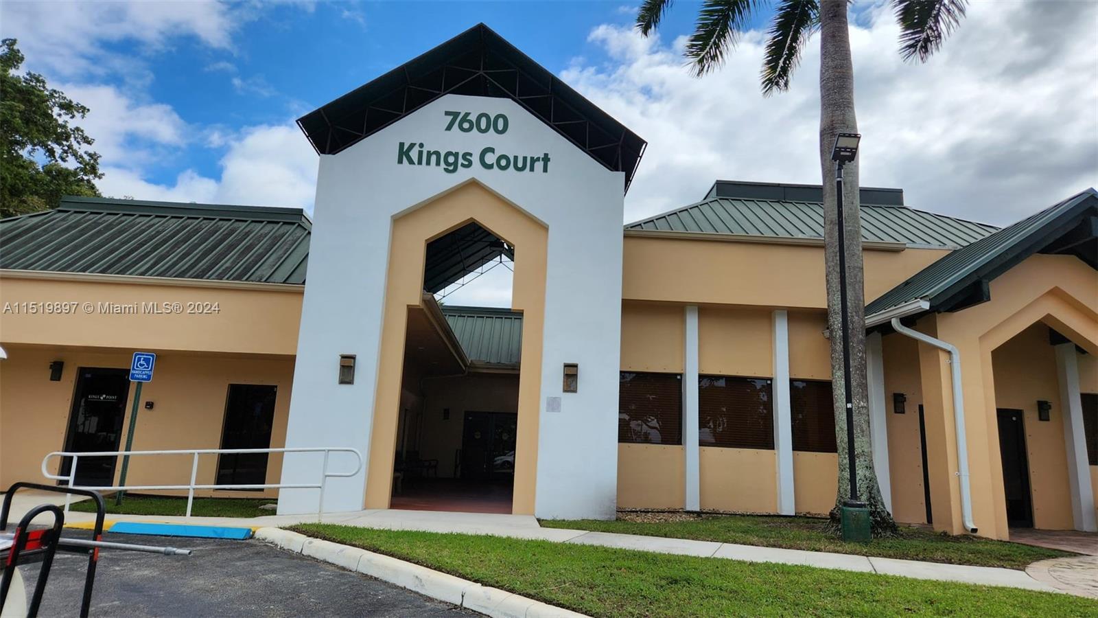 7120 Ashmont Cir 205, Tamarac, Florida 33321, 2 Bedrooms Bedrooms, ,2 BathroomsBathrooms,Residential,For Sale,7120 Ashmont Cir 205,A11519897