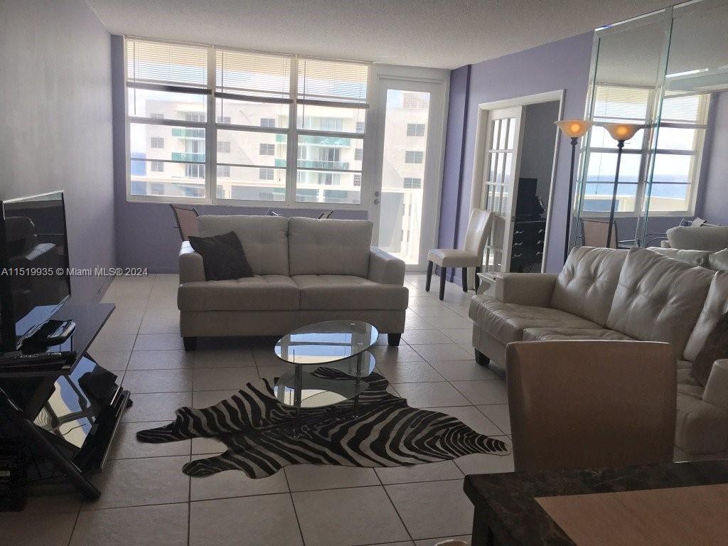 3725 Ocean Dr, Hollywood, FL, 33019 United States, 2 Bedrooms Bedrooms, ,2 BathroomsBathrooms,Residential,For Sale,Ocean Dr,A11519935