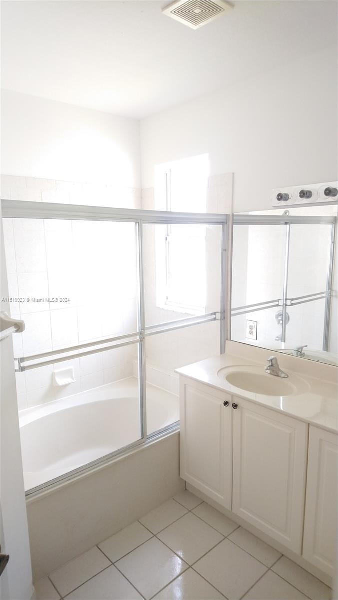 983 NE 37th Ave, Homestead, Florida 33033, 3 Bedrooms Bedrooms, ,2 BathroomsBathrooms,Residentiallease,For Rent,983 NE 37th Ave,A11519923