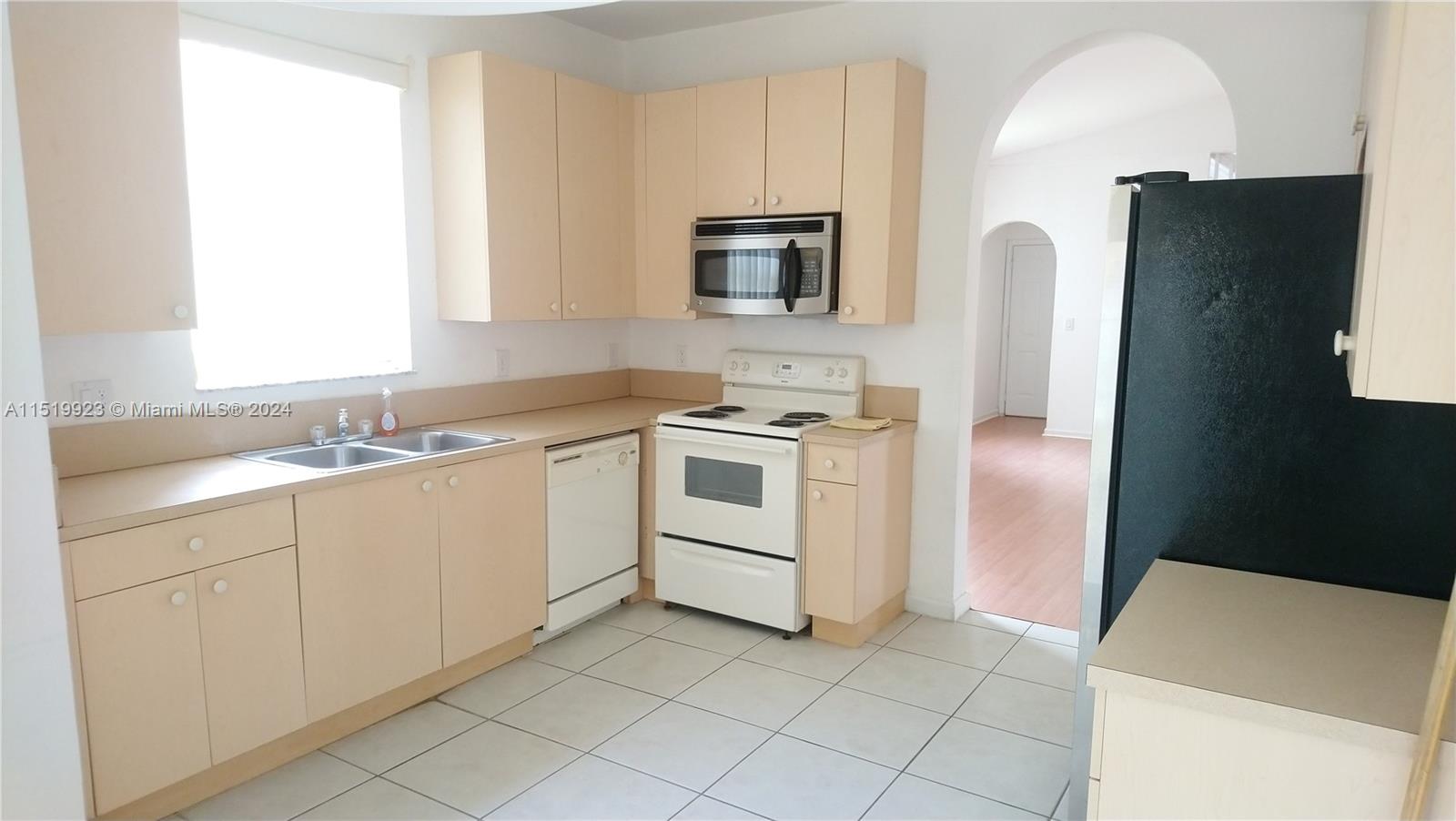 983 NE 37th Ave, Homestead, Florida 33033, 3 Bedrooms Bedrooms, ,2 BathroomsBathrooms,Residentiallease,For Rent,983 NE 37th Ave,A11519923