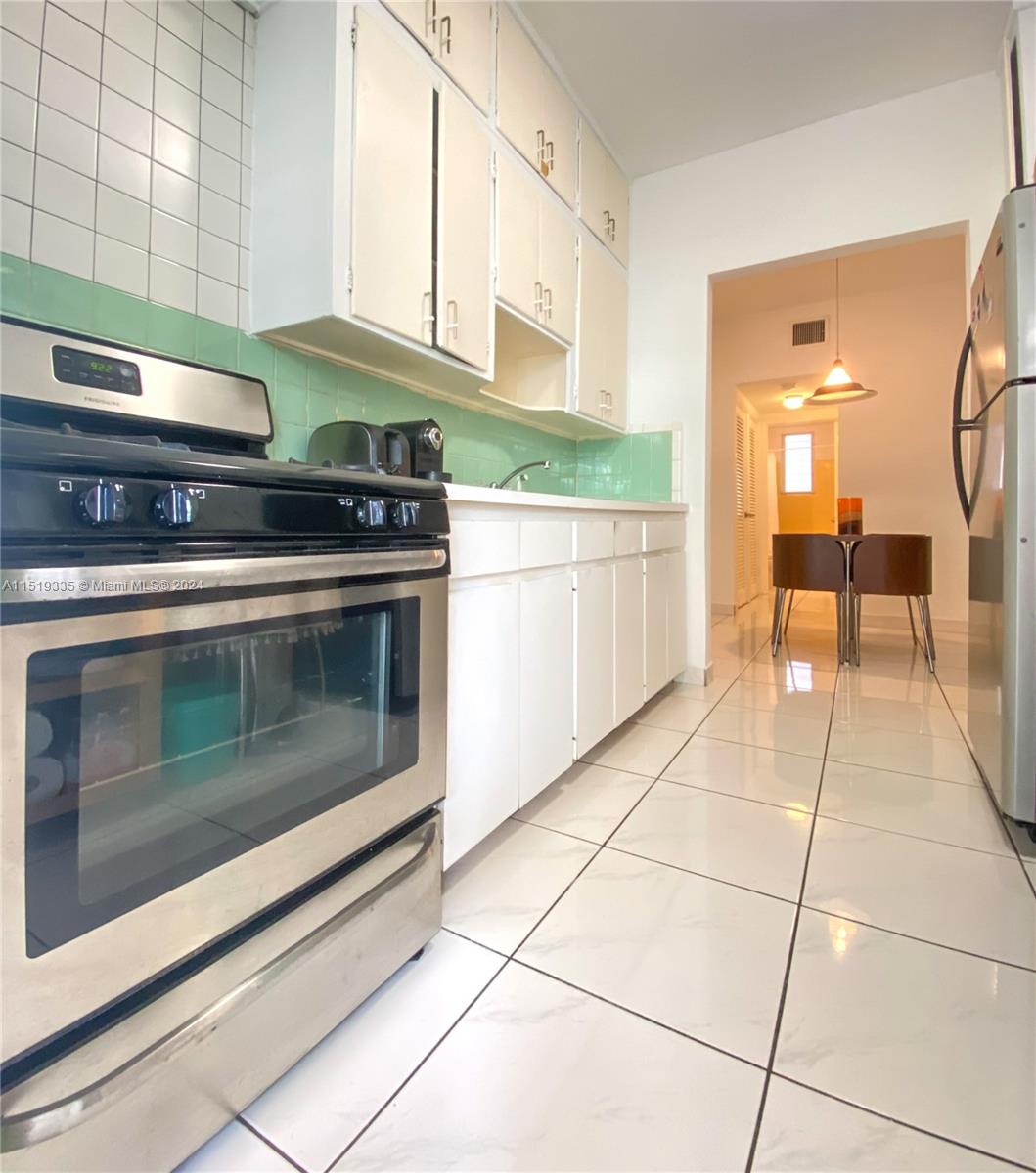 1755 Washington Ave 2C, Miami Beach, Florida 33139, 1 Bedroom Bedrooms, ,1 BathroomBathrooms,Residentiallease,For Rent,1755 Washington Ave 2C,A11519335