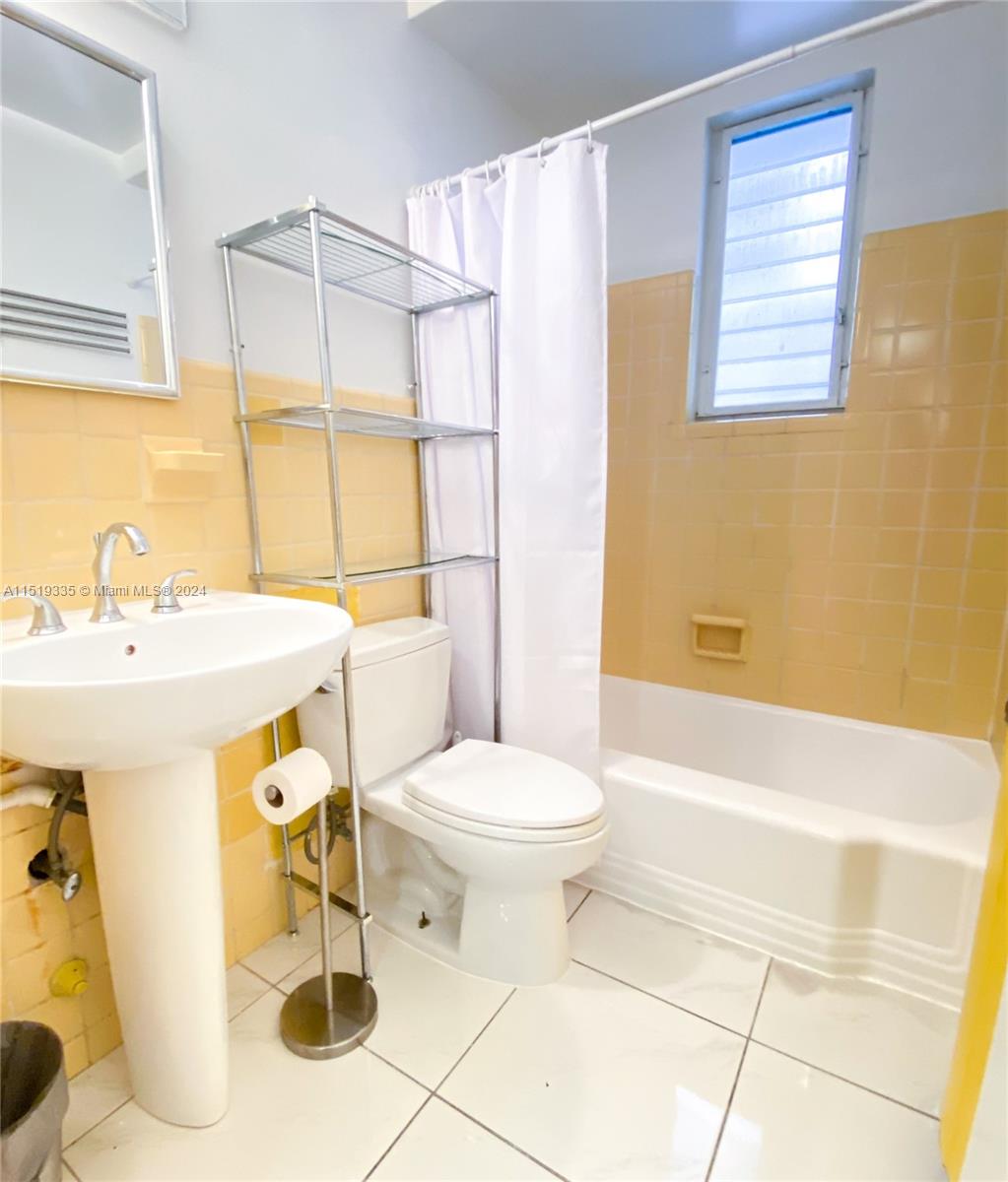 1755 Washington Ave 2C, Miami Beach, Florida 33139, 1 Bedroom Bedrooms, ,1 BathroomBathrooms,Residentiallease,For Rent,1755 Washington Ave 2C,A11519335