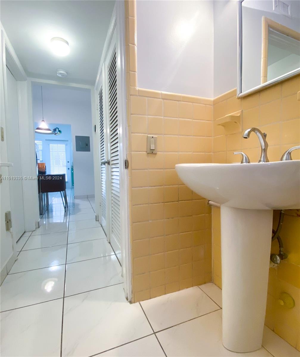 1755 Washington Ave 2C, Miami Beach, Florida 33139, 1 Bedroom Bedrooms, ,1 BathroomBathrooms,Residentiallease,For Rent,1755 Washington Ave 2C,A11519335