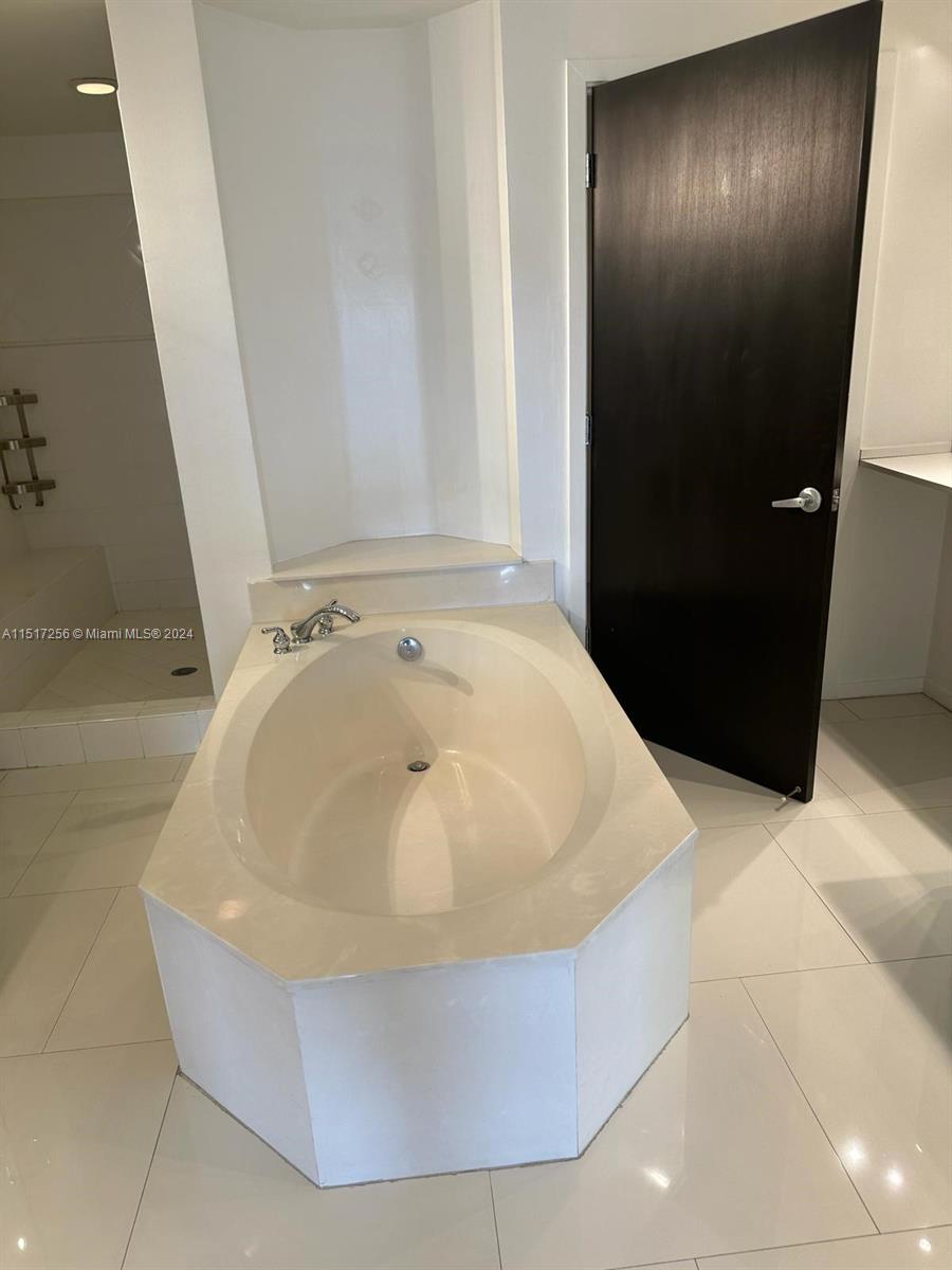 10720 NW 66th St 507, Doral, Florida 33178, 3 Bedrooms Bedrooms, ,2 BathroomsBathrooms,Residentiallease,For Rent,10720 NW 66th St 507,A11517256