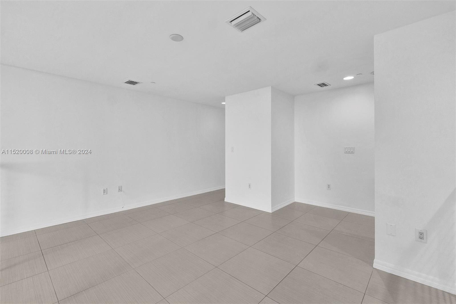 1050 Brickell Ave 2418, Miami, Florida 33131, 1 Bedroom Bedrooms, ,1 BathroomBathrooms,Residential,For Sale,1050 Brickell Ave 2418,A11520008