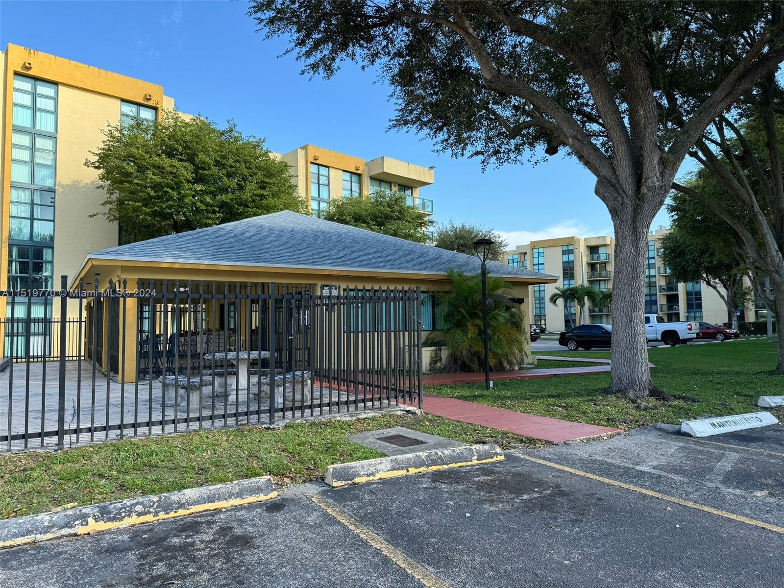 11800 SW 18th St 201-4, Miami, Florida 33175, 1 Bedroom Bedrooms, ,1 BathroomBathrooms,Residential,For Sale,11800 SW 18th St 201-4,A11519770