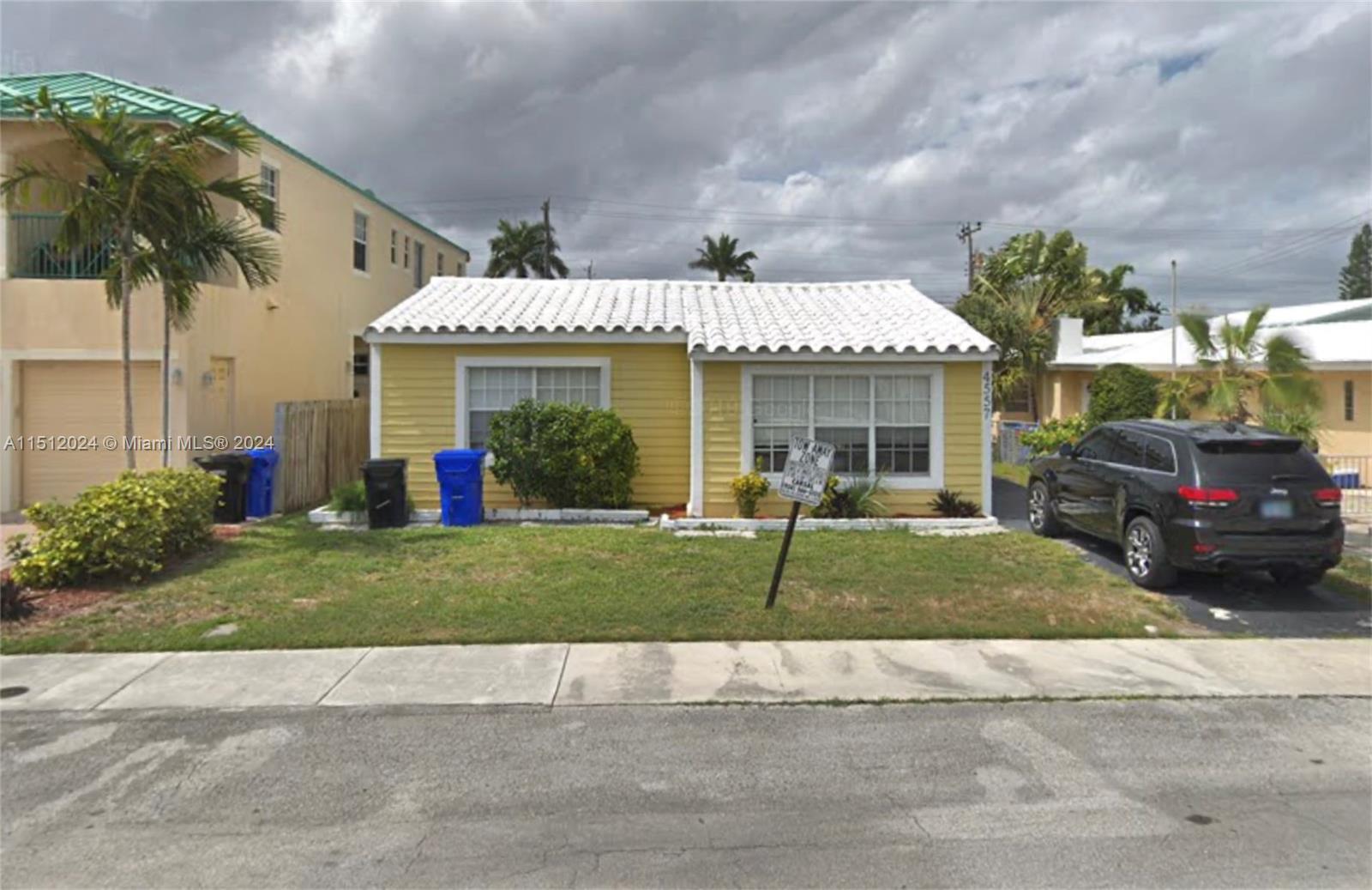 4557  Poinciana St  For Sale A11512024, FL