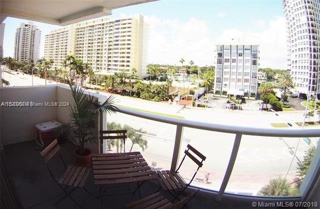 5601 Collins Ave 523, Miami Beach, Florida 33140, 1 Bedroom Bedrooms, ,1 BathroomBathrooms,Residentiallease,For Rent,5601 Collins Ave 523,A11520058