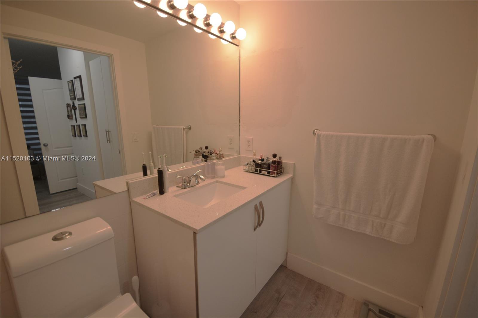 5085 7th St, Miami, FL, 33126 United States, 2 Bedrooms Bedrooms, ,2 BathroomsBathrooms,Residential,For Sale,7th St,A11520103