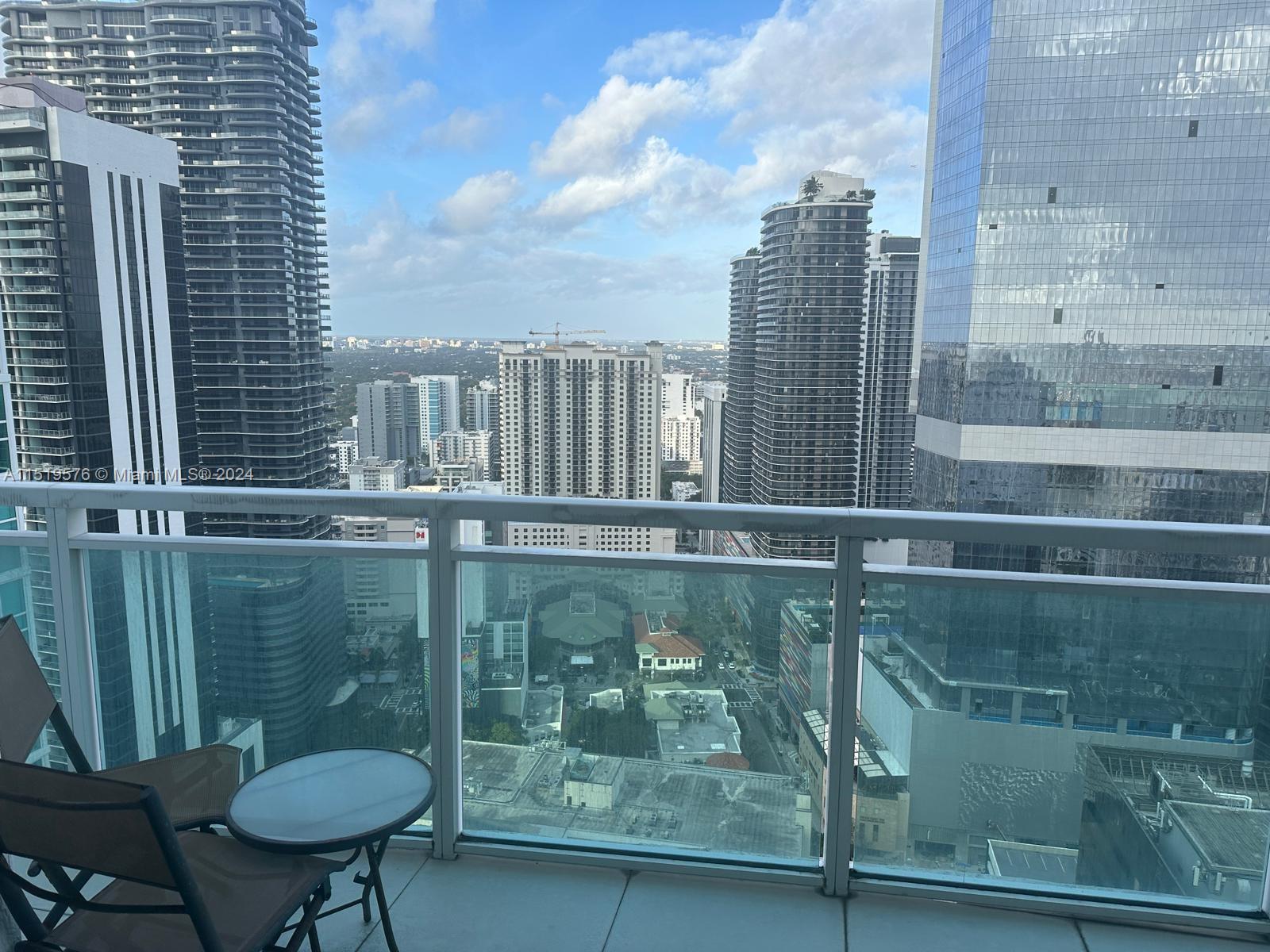1BD/1BA at The Plaza, one of the best buildings in Brickell within walking distance to Brickell City Center, Mary Brickell Village and more! Updated ceramic white floors and great city views in this corner unit. Amenities include pool, gym, business center, kids play area, and party room. 

Pictures are from previous tenant. 

Available March 1st. Easy to show, please allow 24hr notice as tenant in place. Text or call Listing Agent.