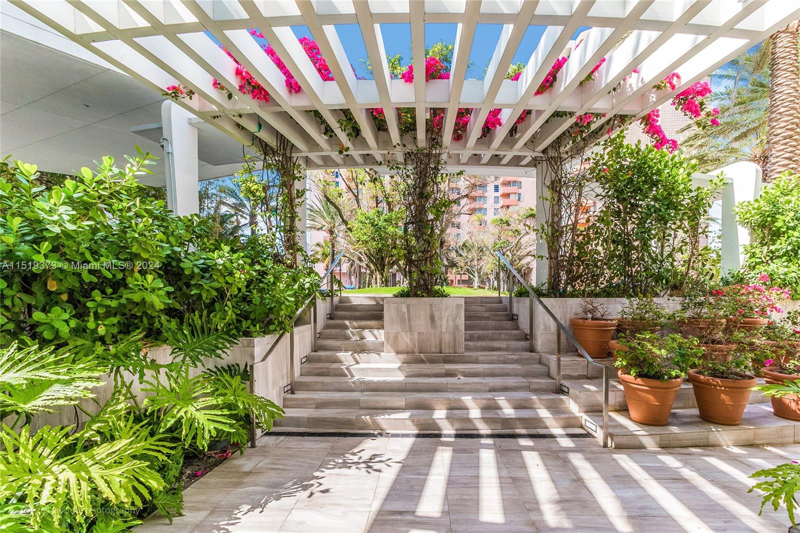 2901 COLLINS AV 1207, Miami Beach, Florida 33140, 1 Bedroom Bedrooms, ,1 BathroomBathrooms,Residential,For Sale,2901 COLLINS AV 1207,A11519373