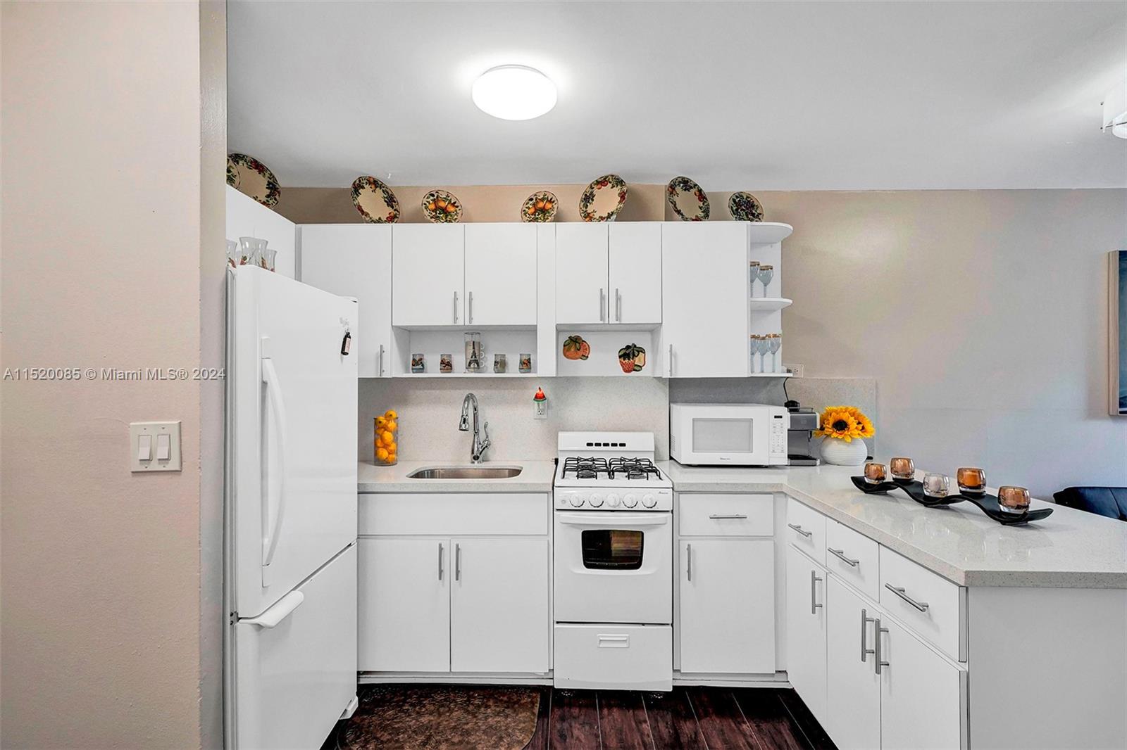 710 Washington Ave 315 (Available 05/20), Miami Beach, Florida 33139, 1 Bedroom Bedrooms, ,1 BathroomBathrooms,Residentiallease,For Rent,710 Washington Ave 315 (Available 05/20),A11520085