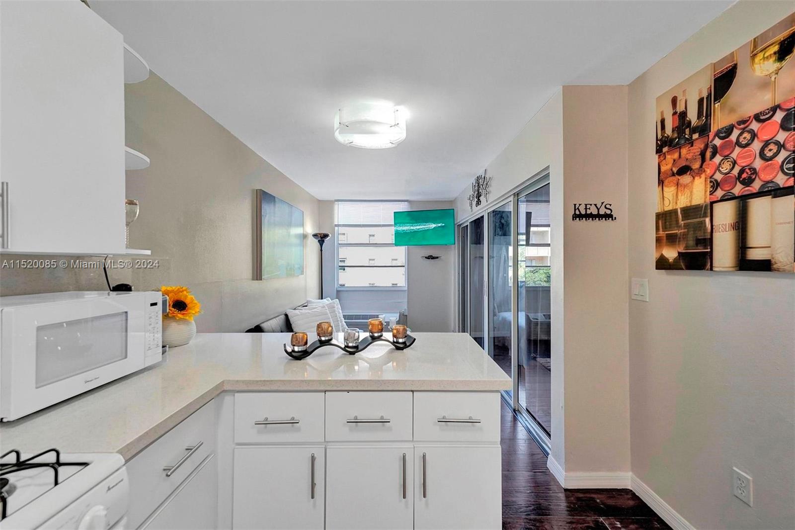 710 Washington Ave 315 (Available 05/20), Miami Beach, Florida 33139, 1 Bedroom Bedrooms, ,1 BathroomBathrooms,Residentiallease,For Rent,710 Washington Ave 315 (Available 05/20),A11520085