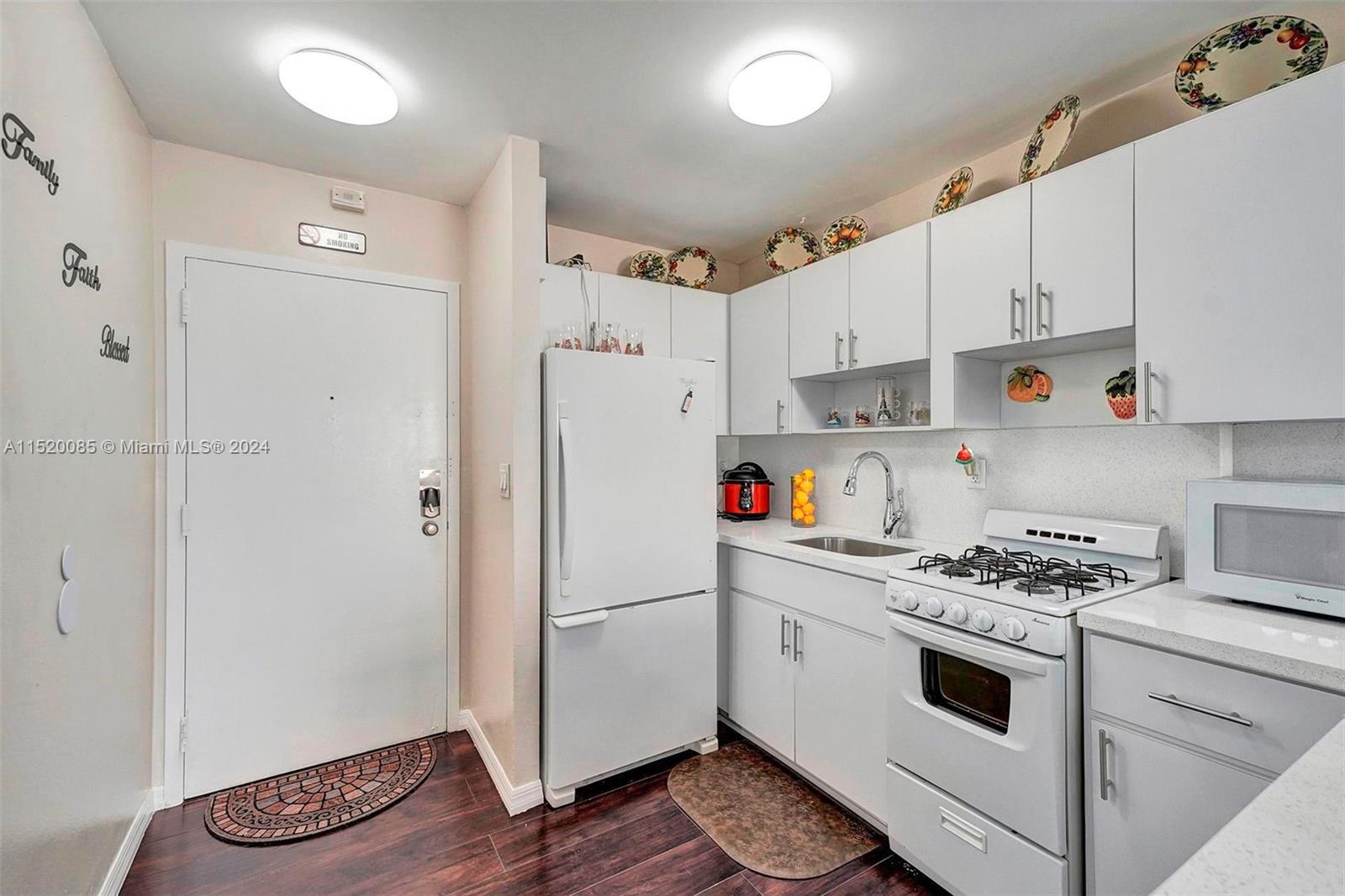 710 Washington Ave 315 (Available 05/20), Miami Beach, Florida 33139, 1 Bedroom Bedrooms, ,1 BathroomBathrooms,Residentiallease,For Rent,710 Washington Ave 315 (Available 05/20),A11520085