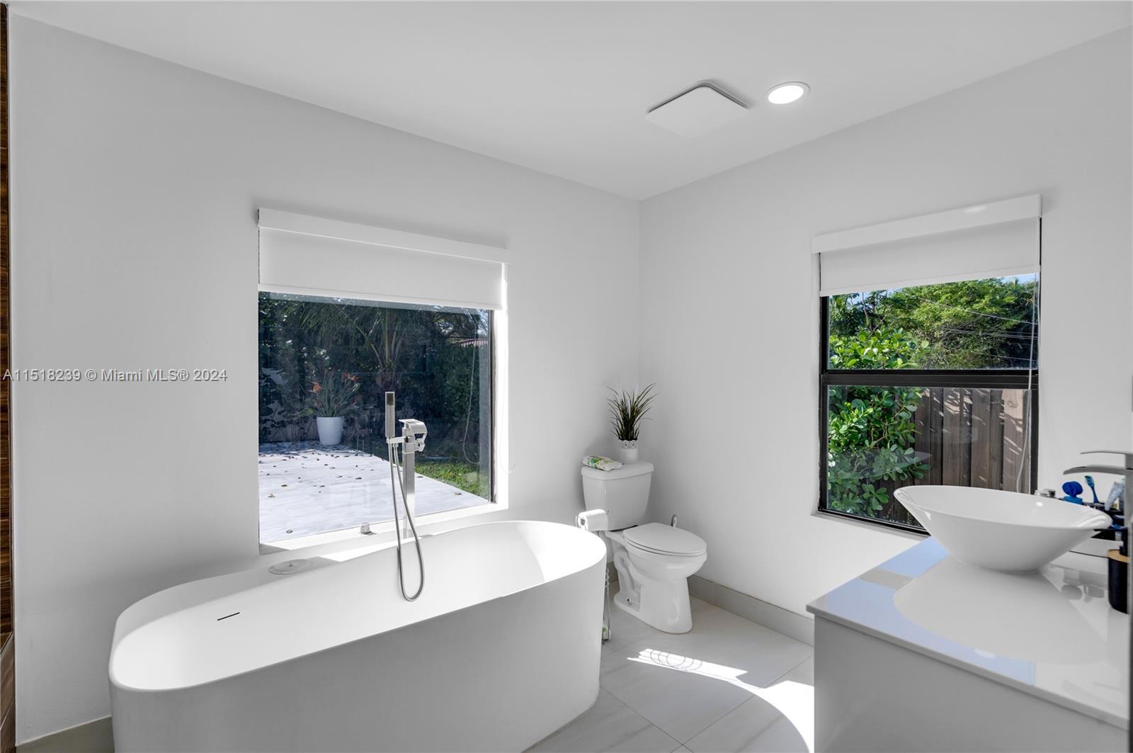 930 NE 108th St, Biscayne Park, Florida 33161, 4 Bedrooms Bedrooms, ,2 BathroomsBathrooms,Residential,For Sale,930 NE 108th St,A11518239