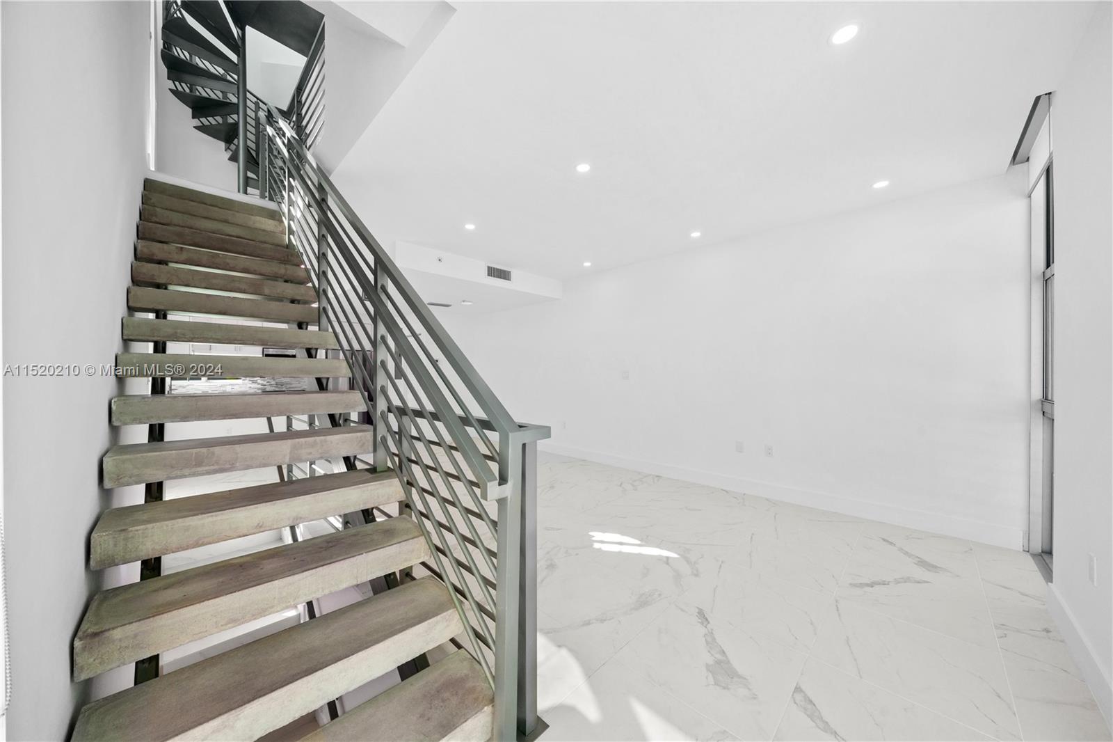 7645 Carlyle Ave, Miami Beach, Florida 33141, ,Commercialsale,For Sale,7645 Carlyle Ave,A11520210