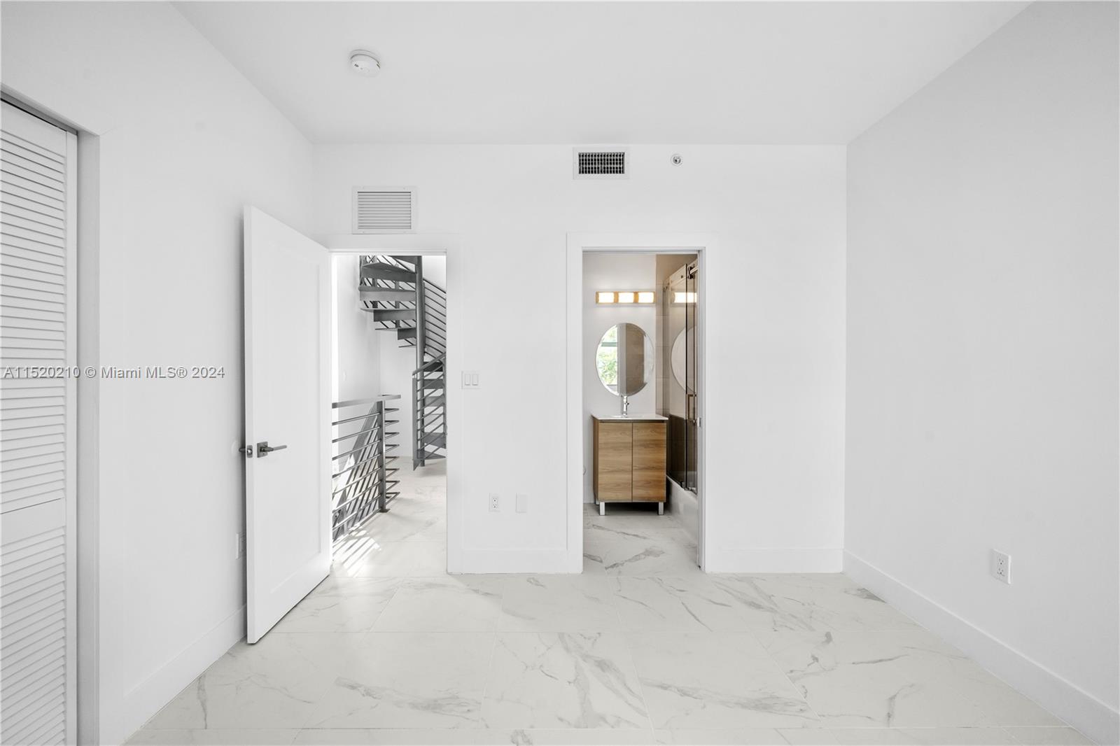 7645 Carlyle Ave, Miami Beach, Florida 33141, ,Commercialsale,For Sale,7645 Carlyle Ave,A11520210