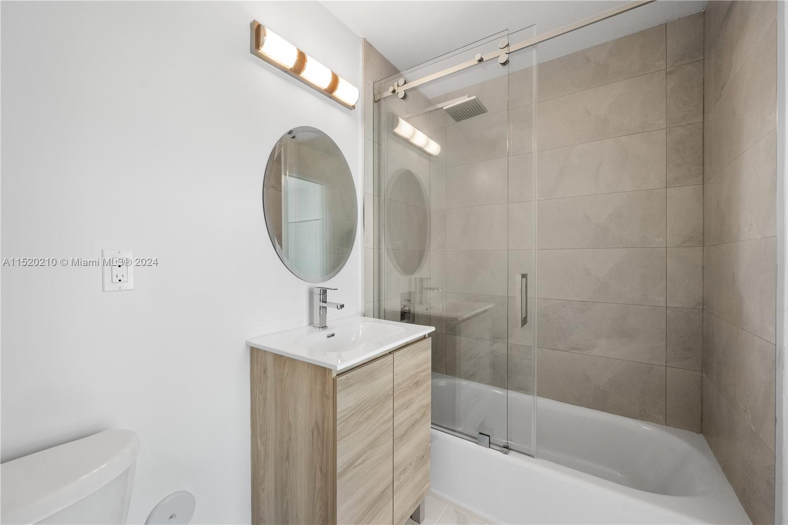 7645 Carlyle Ave, Miami Beach, Florida 33141, ,Commercialsale,For Sale,7645 Carlyle Ave,A11520210