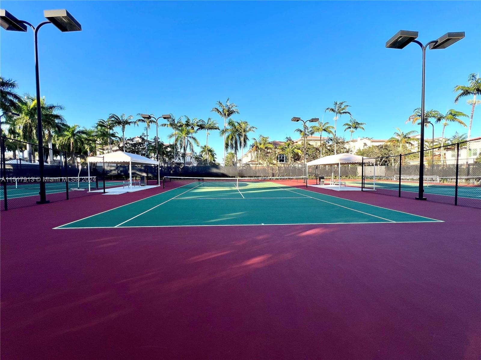 TENNIS/PICKLEBALL COURTS