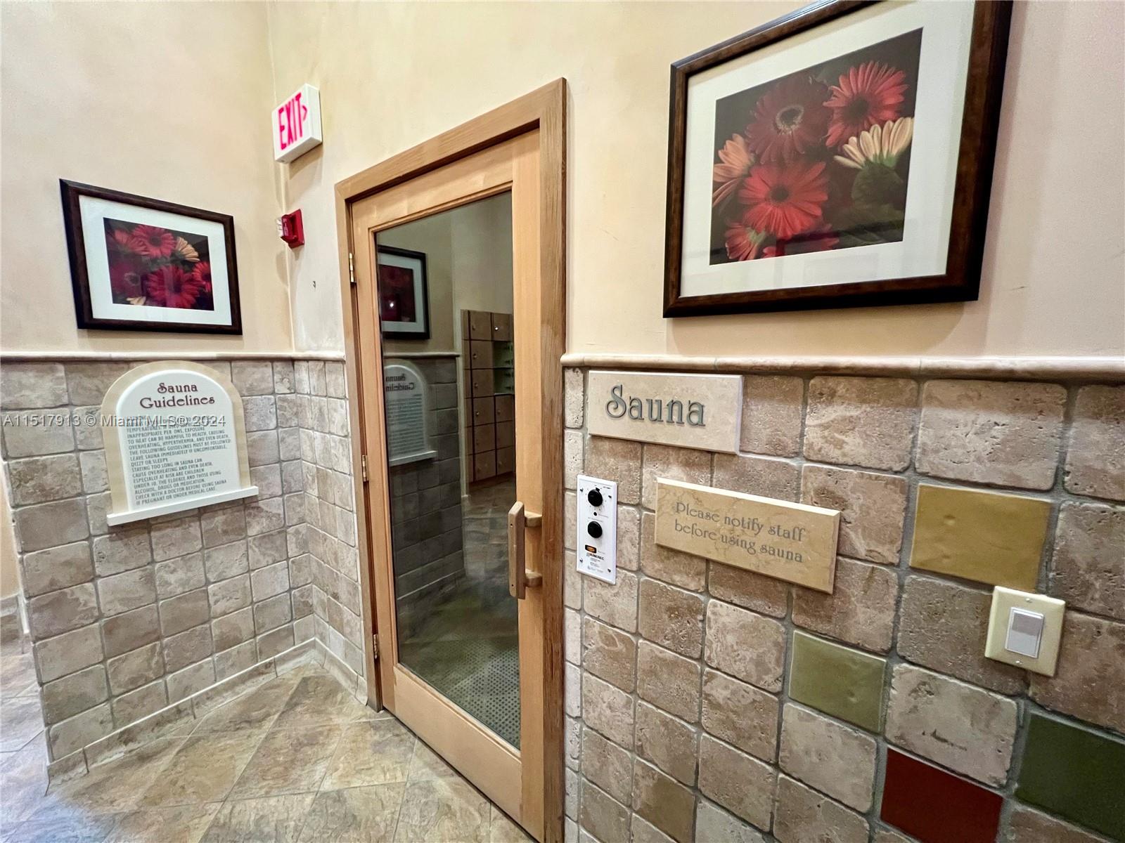 LOCKER ROOM SAUNA