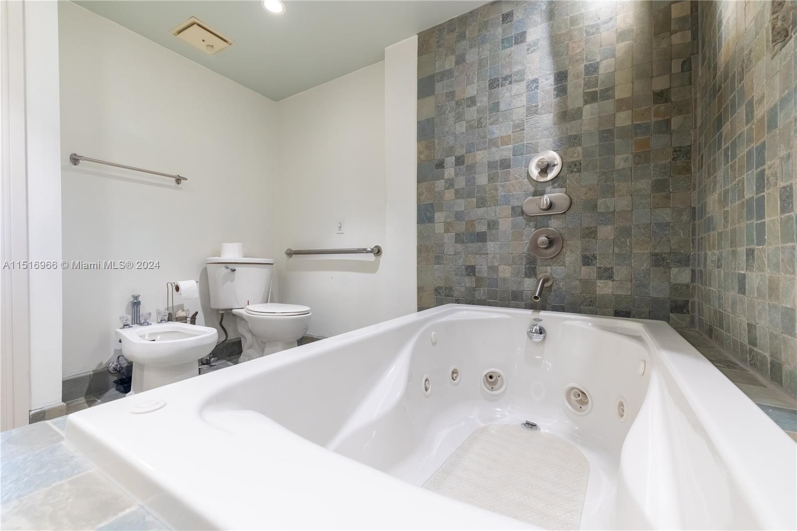 2000 Towerside Ter 1610, Miami, Florida 33138, 2 Bedrooms Bedrooms, ,2 BathroomsBathrooms,Residential,For Sale,2000 Towerside Ter 1610,A11516966