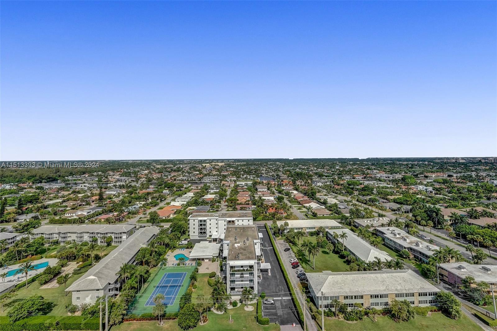 Direct unobstucted Views of City and Intracoastal from All 3 bedrooms