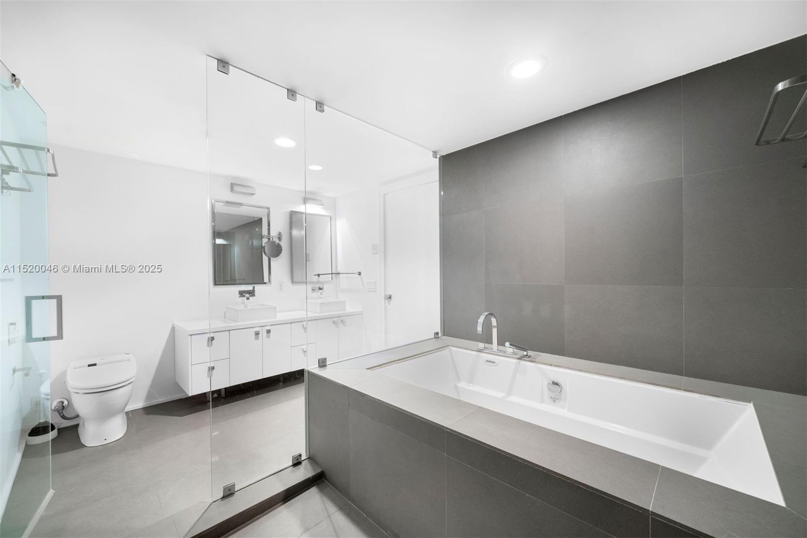 5875 Collins Ave, Miami Beach, FL, 33140 United States, 3 Bedrooms Bedrooms, ,3 BathroomsBathrooms,Residential,For Sale,Collins Ave,A11520046