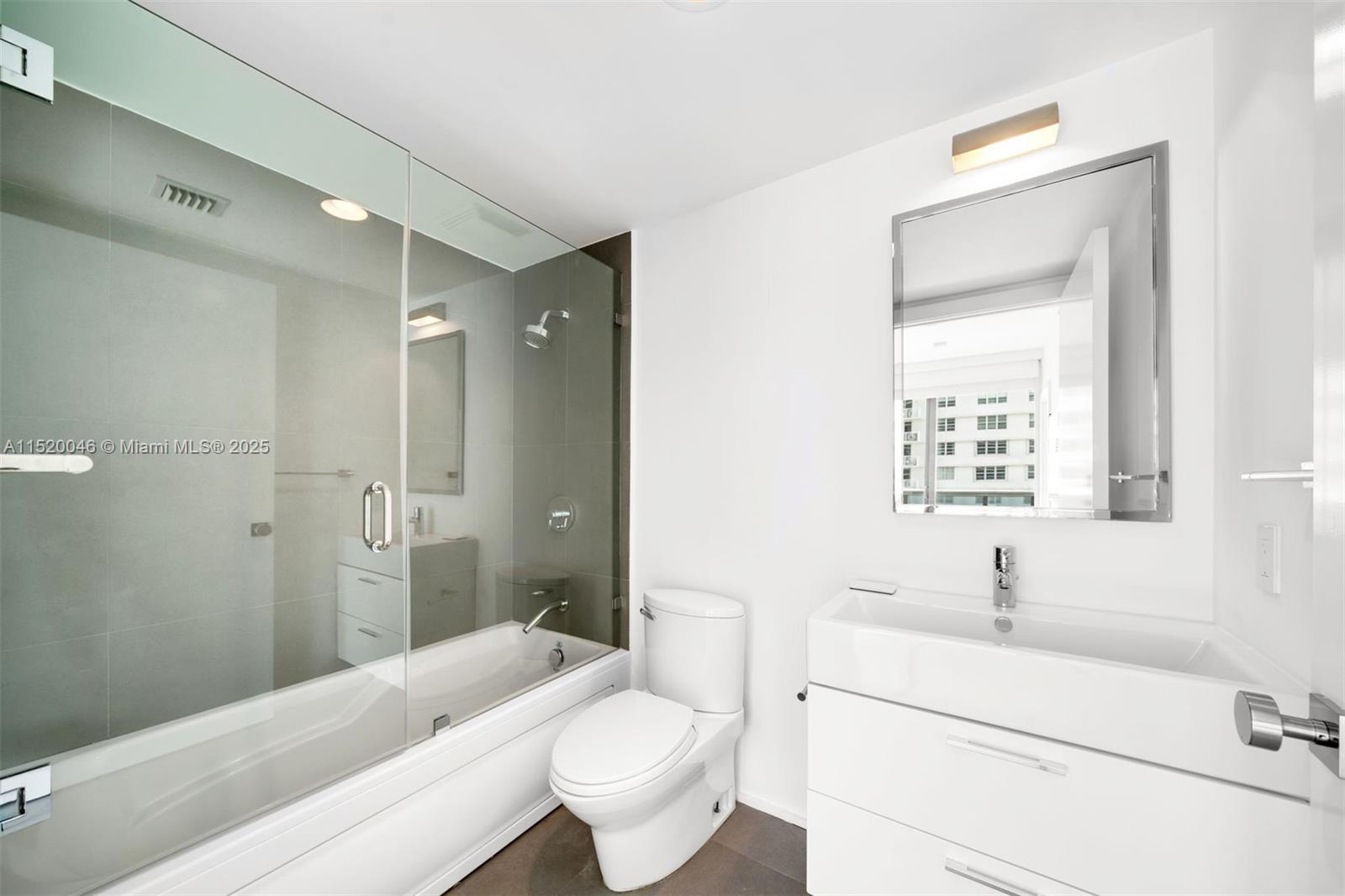 5875 Collins Ave, Miami Beach, FL, 33140 United States, 3 Bedrooms Bedrooms, ,3 BathroomsBathrooms,Residential,For Sale,Collins Ave,A11520046