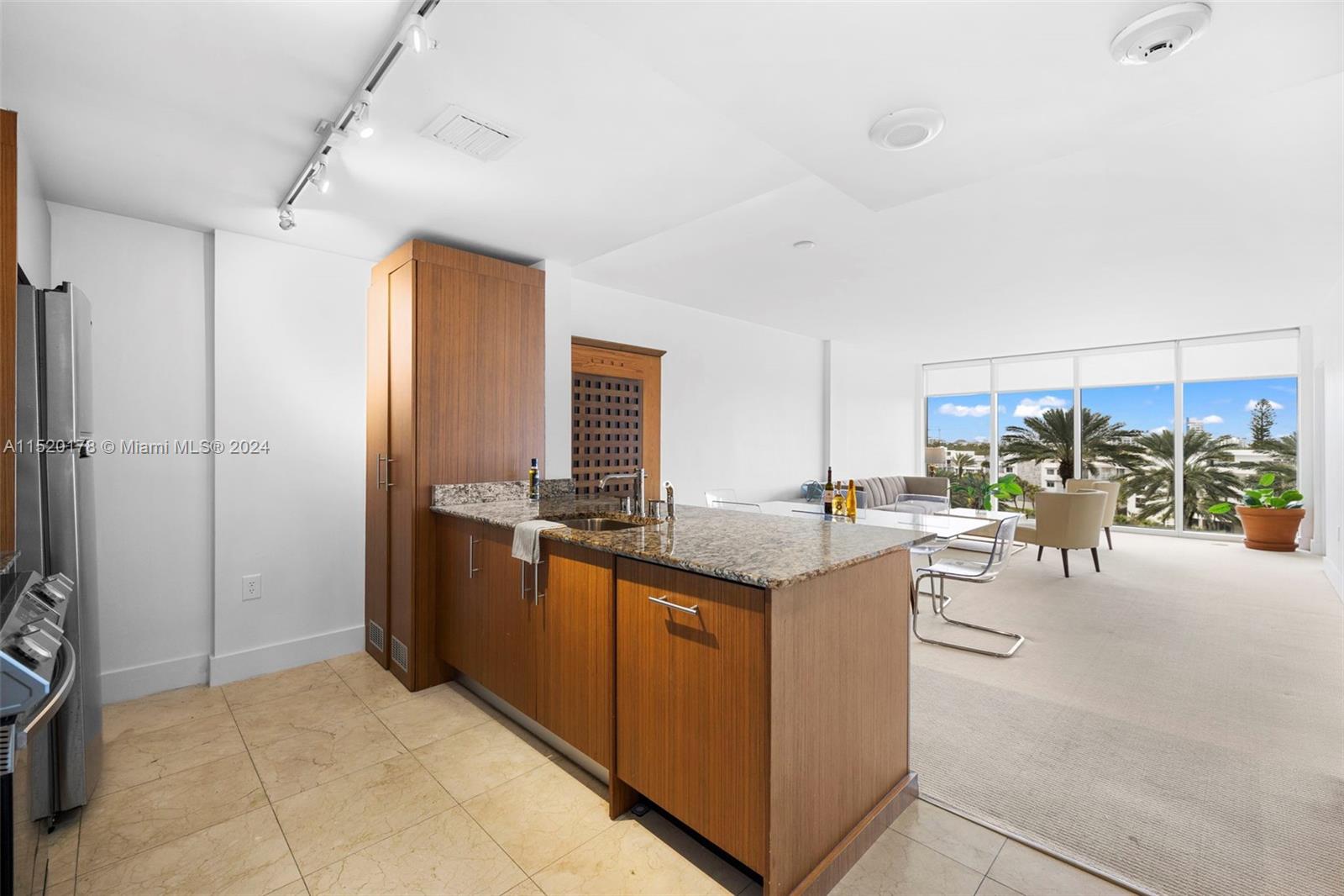 10275 Collins Ave, Bal Harbour, FL, 33154 United States, 1 Bedroom Bedrooms, ,1 BathroomBathrooms,Residential,For Sale,Collins Ave,A11520178