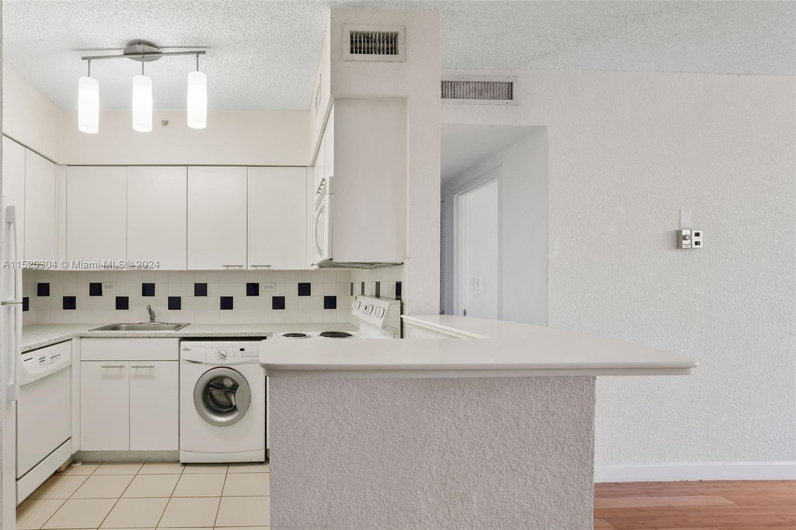 1500 Bay Rd S-0578, Miami Beach, Florida 33139, 1 Bedroom Bedrooms, ,1 BathroomBathrooms,Residentiallease,For Rent,1500 Bay Rd S-0578,A11520304