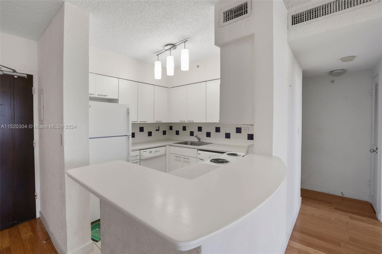 1500 Bay Rd S-0578, Miami Beach, Florida 33139, 1 Bedroom Bedrooms, ,1 BathroomBathrooms,Residentiallease,For Rent,1500 Bay Rd S-0578,A11520304