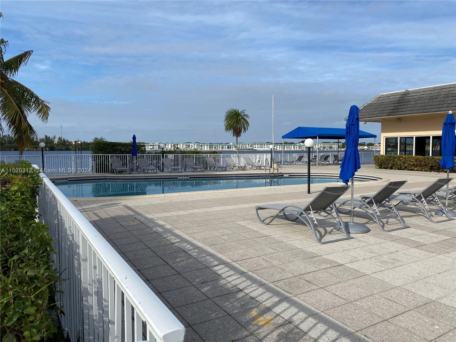 1075 NE Miami Gardens Dr 211, Miami, Florida 33179, 2 Bedrooms Bedrooms, ,2 BathroomsBathrooms,Residentiallease,For Rent,1075 NE Miami Gardens Dr 211,A11520312