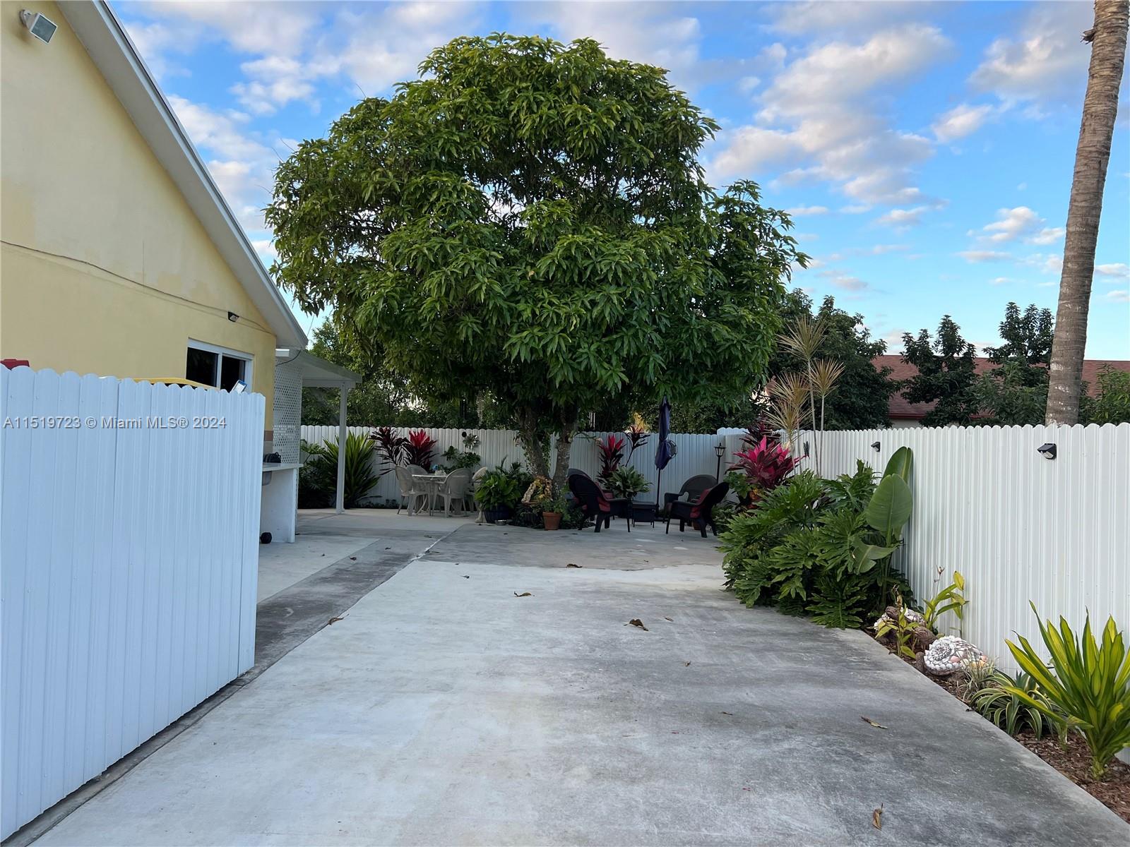 12571 268th St, Homestead, FL, 33032 United States, 3 Bedrooms Bedrooms, ,2 BathroomsBathrooms,Residential,For Sale,268th St,A11519723