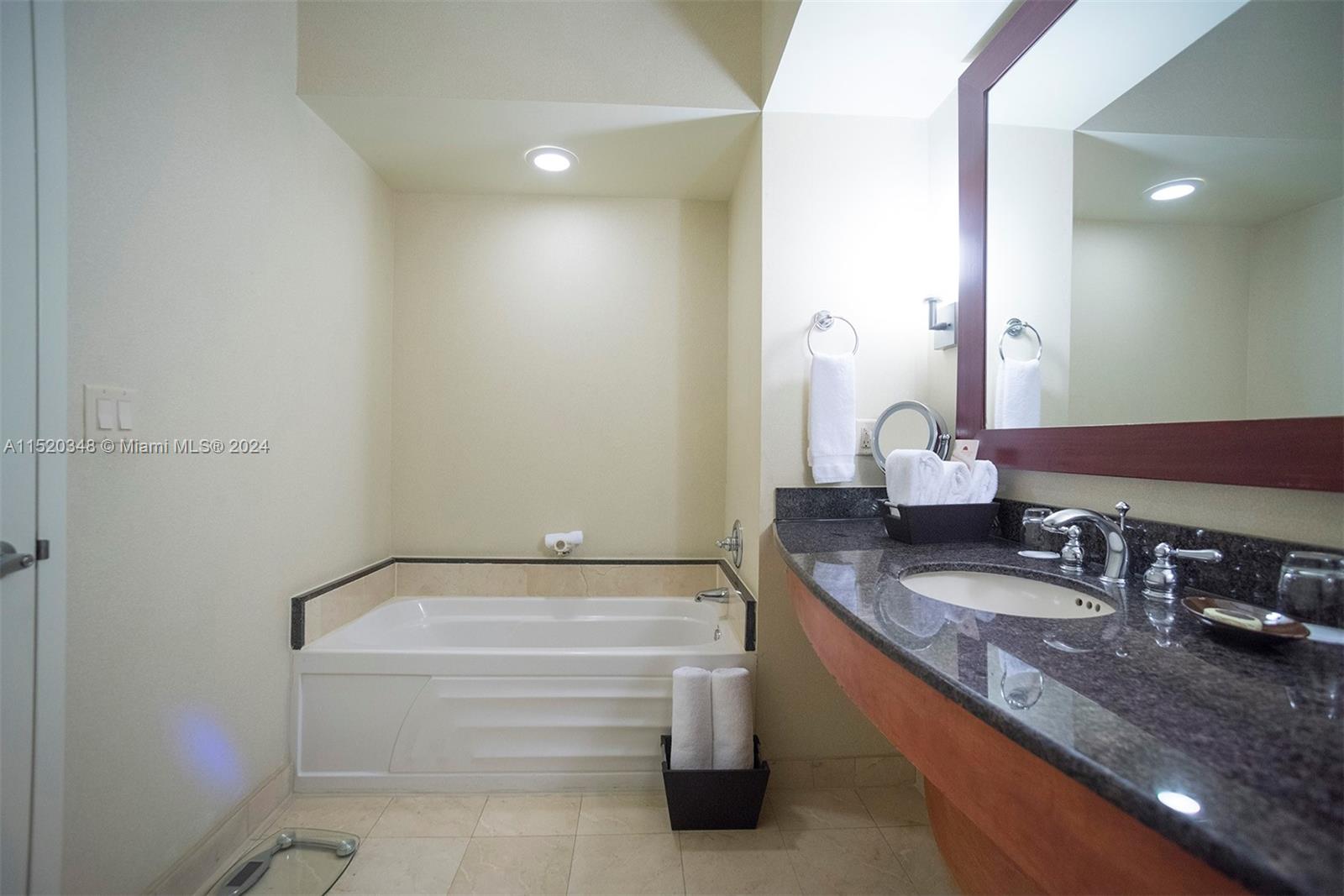 18001 Collins Ave, Sunny Isles Beach, FL, 33160 United States, 1 Bedroom Bedrooms, ,1 BathroomBathrooms,Residential,For Sale,Collins Ave,A11520348