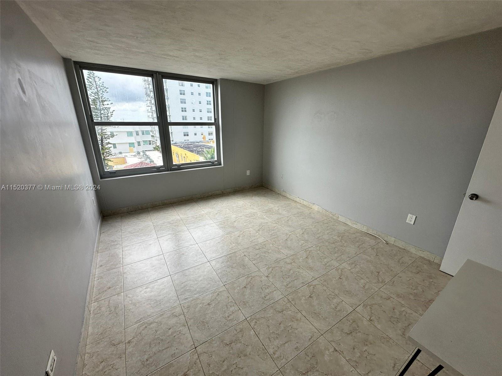 2899 Collins Ave 708, Miami Beach, Florida 33140, 1 Bedroom Bedrooms, ,1 BathroomBathrooms,Residential,For Sale,2899 Collins Ave 708,A11520377