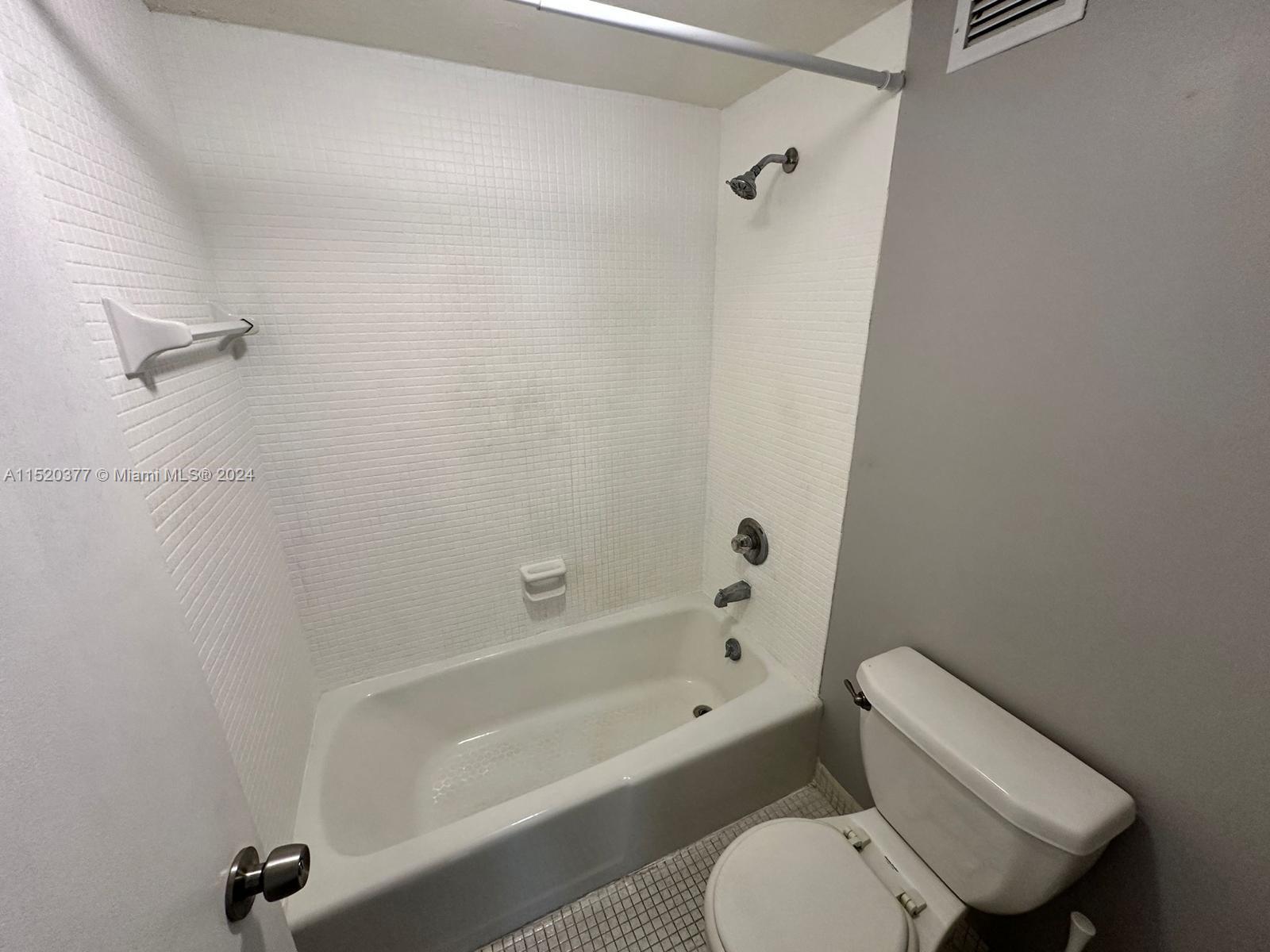 2899 Collins Ave, Miami Beach, FL, 33140 United States, 1 Bedroom Bedrooms, ,1 BathroomBathrooms,Residential,For Sale,Collins Ave,A11520377