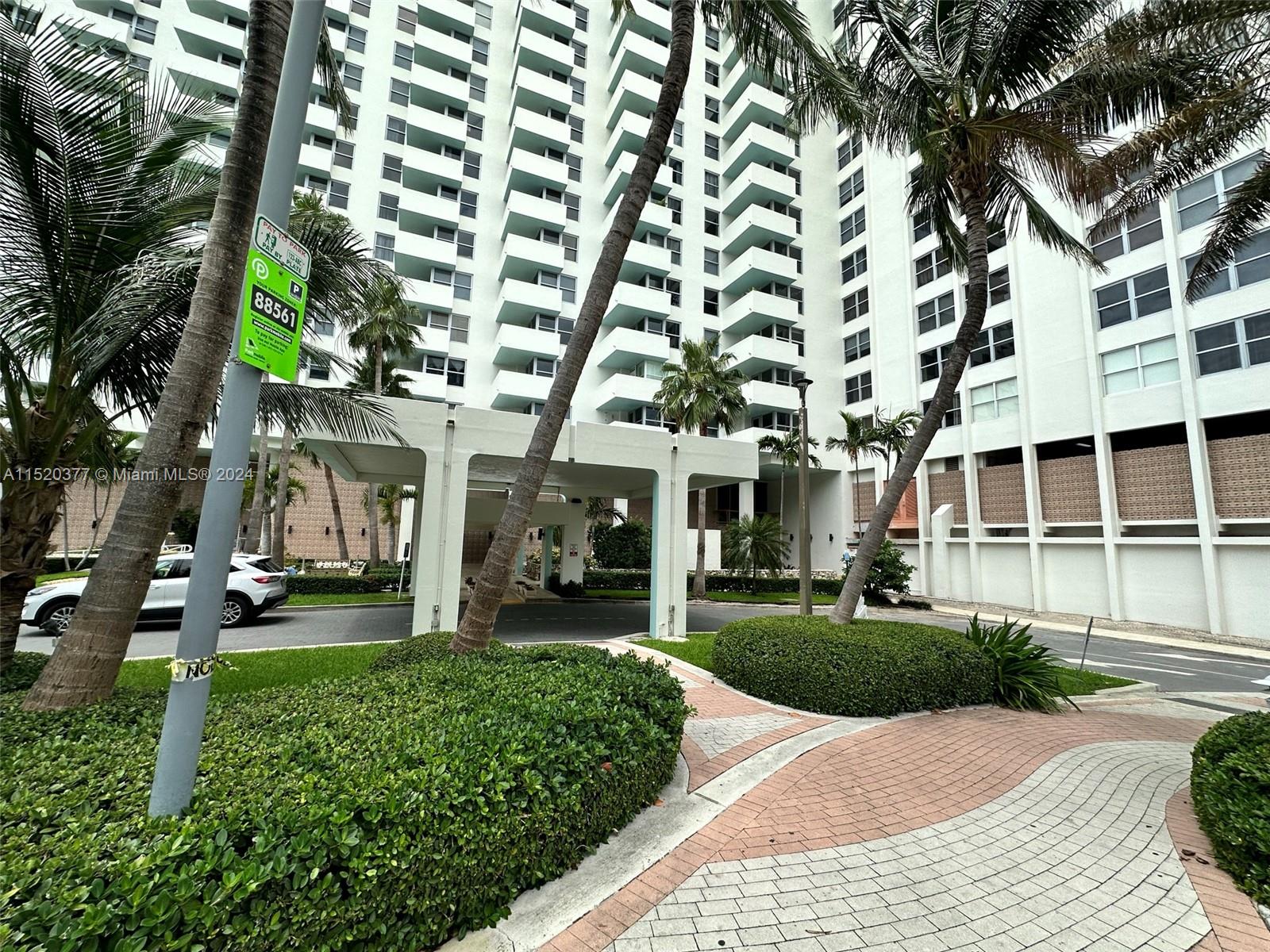 2899 Collins Ave 708, Miami Beach, Florida 33140, 1 Bedroom Bedrooms, ,1 BathroomBathrooms,Residential,For Sale,2899 Collins Ave 708,A11520377
