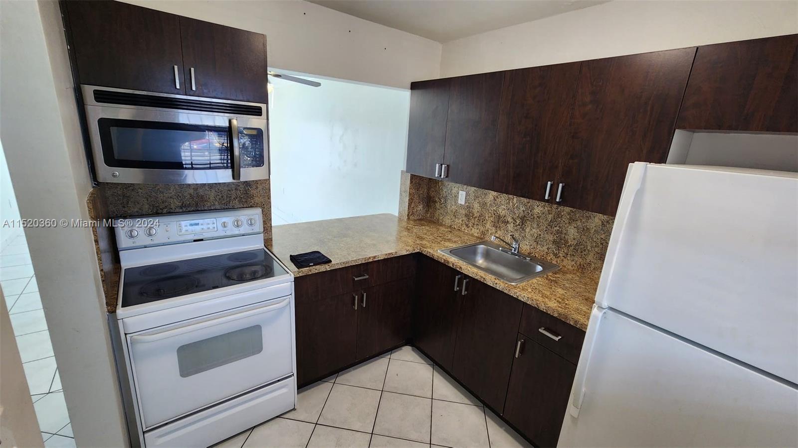 160 Royal Palm Rd, Hialeah Gardens, FL, 33016 United States, 1 Bedroom Bedrooms, ,1 BathroomBathrooms,Residential,For Sale,Royal Palm Rd,A11520360