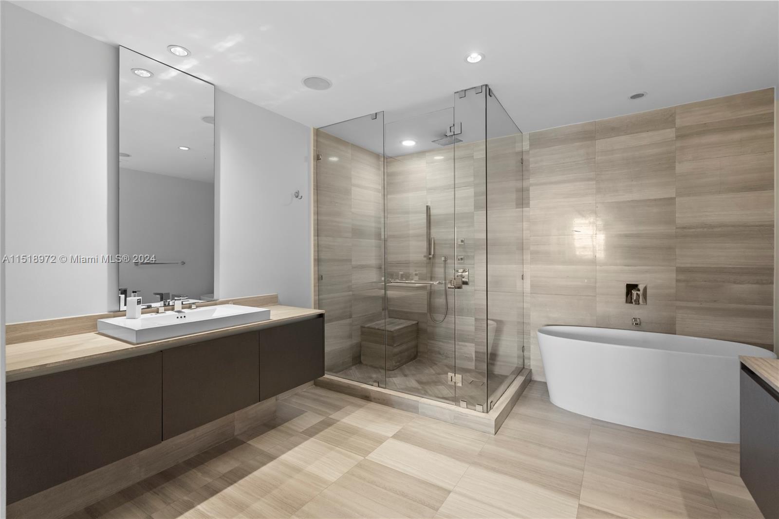 3300 NE 188th St 812, Aventura, Florida 33180, 3 Bedrooms Bedrooms, ,4 BathroomsBathrooms,Residential,For Sale,3300 NE 188th St 812,A11518972