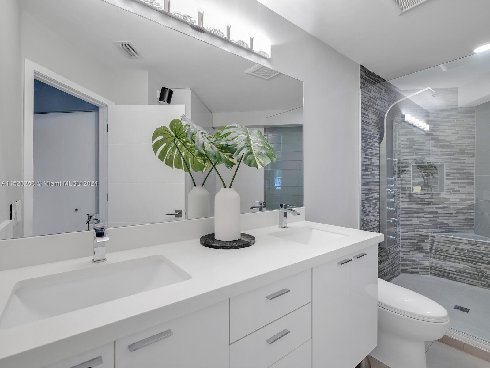 Luxurious Main Bath with double vanity