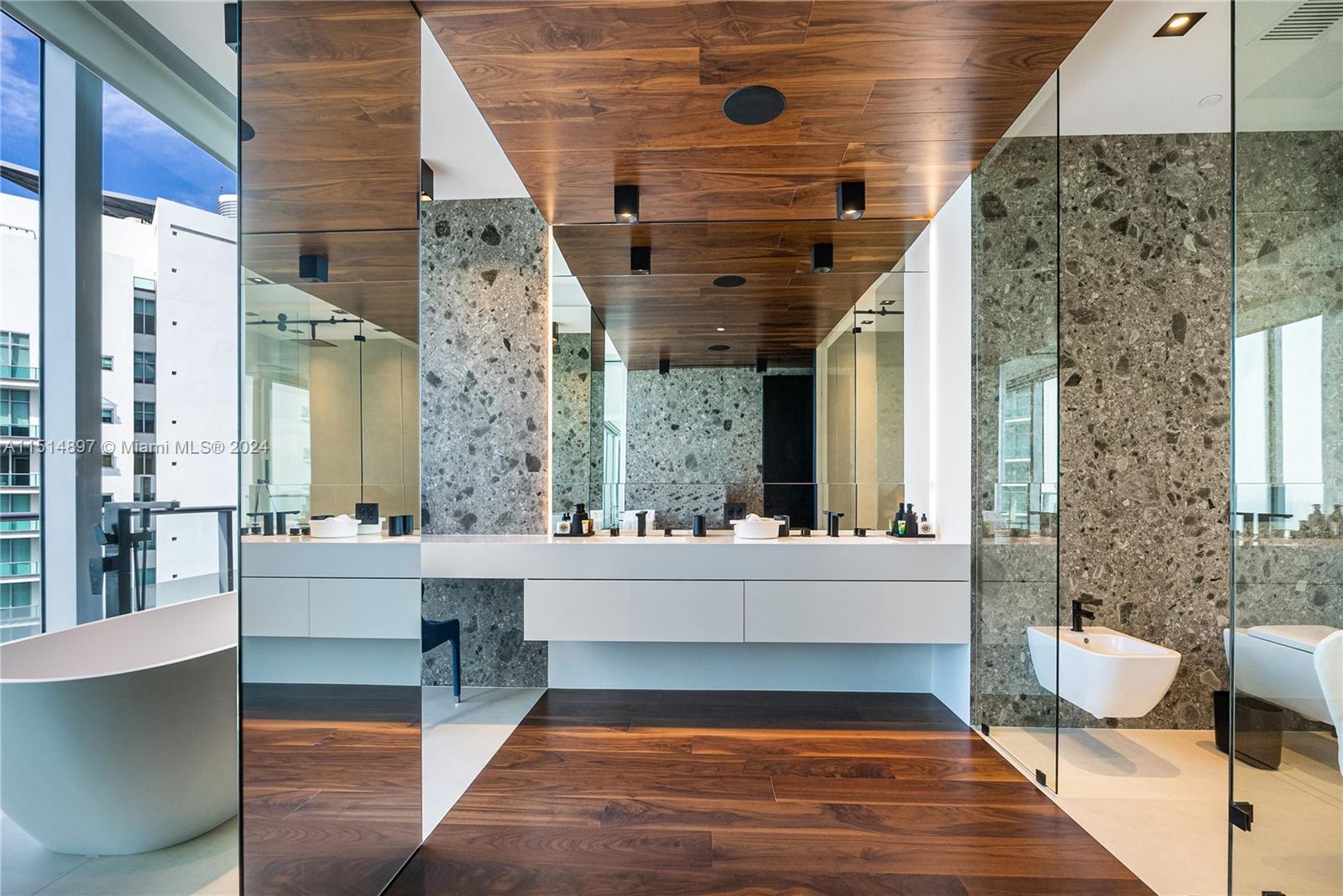 1300 Brickell Bay Dr, Miami, FL, 33131 United States, 5 Bedrooms Bedrooms, ,6 BathroomsBathrooms,Residential,For Sale,Brickell Bay Dr,A11514897